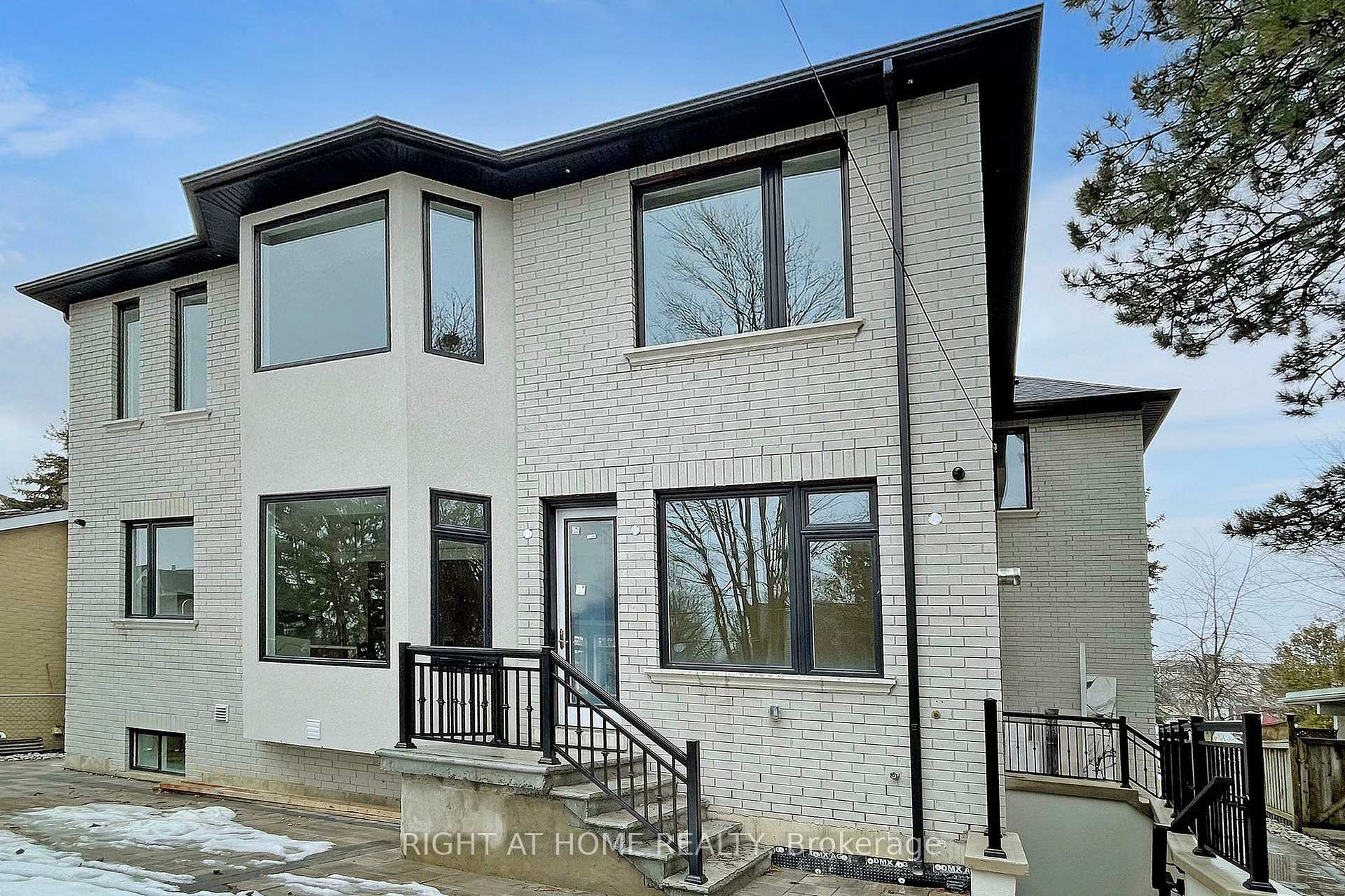 Photo 48 of 10 Jocelyn Crescent, North York, Banbury-Don Mills — HOMEH