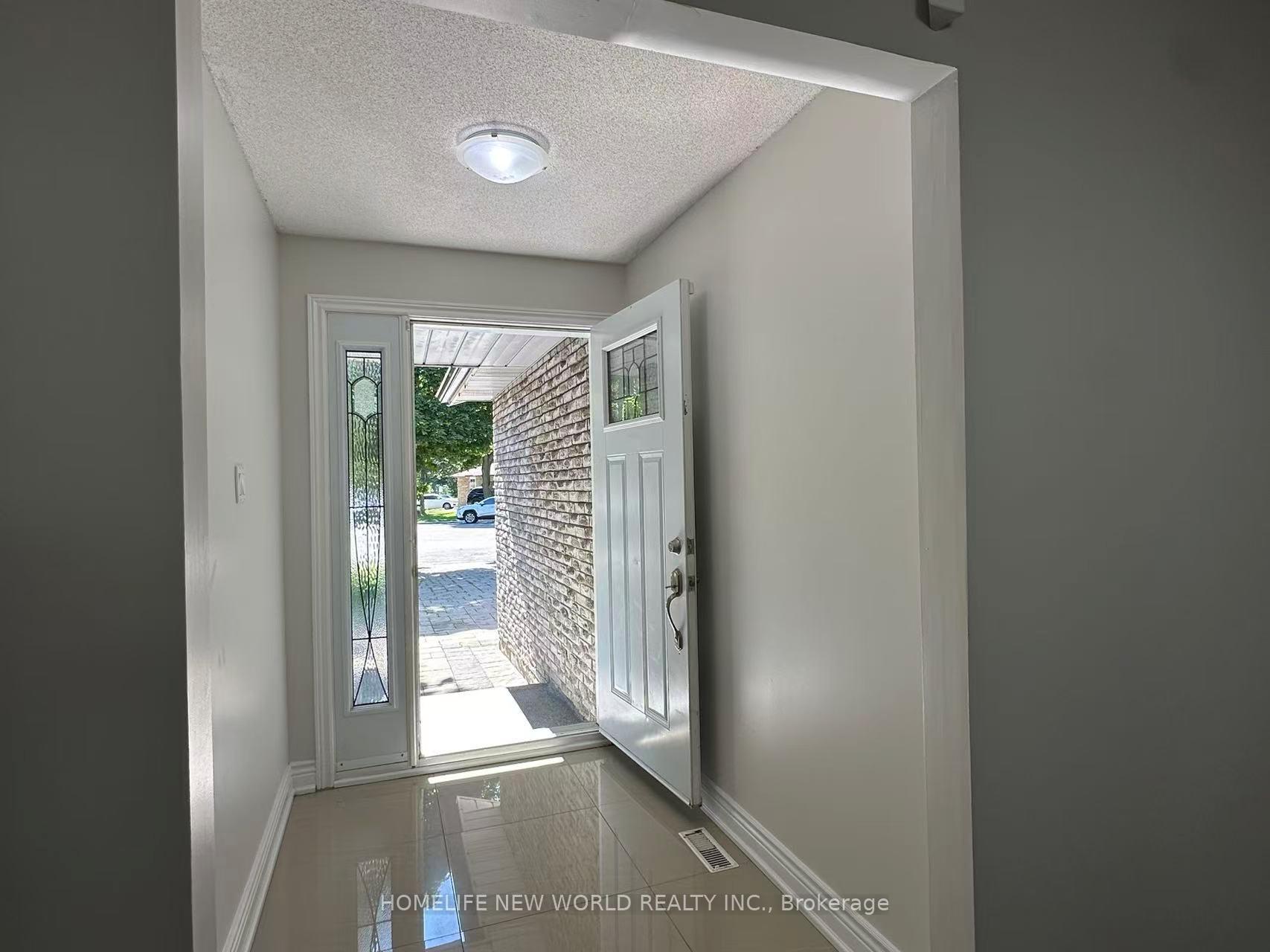 Photo 2 of 10 Epping Court, Markham, Milliken Mills West — HOMEH