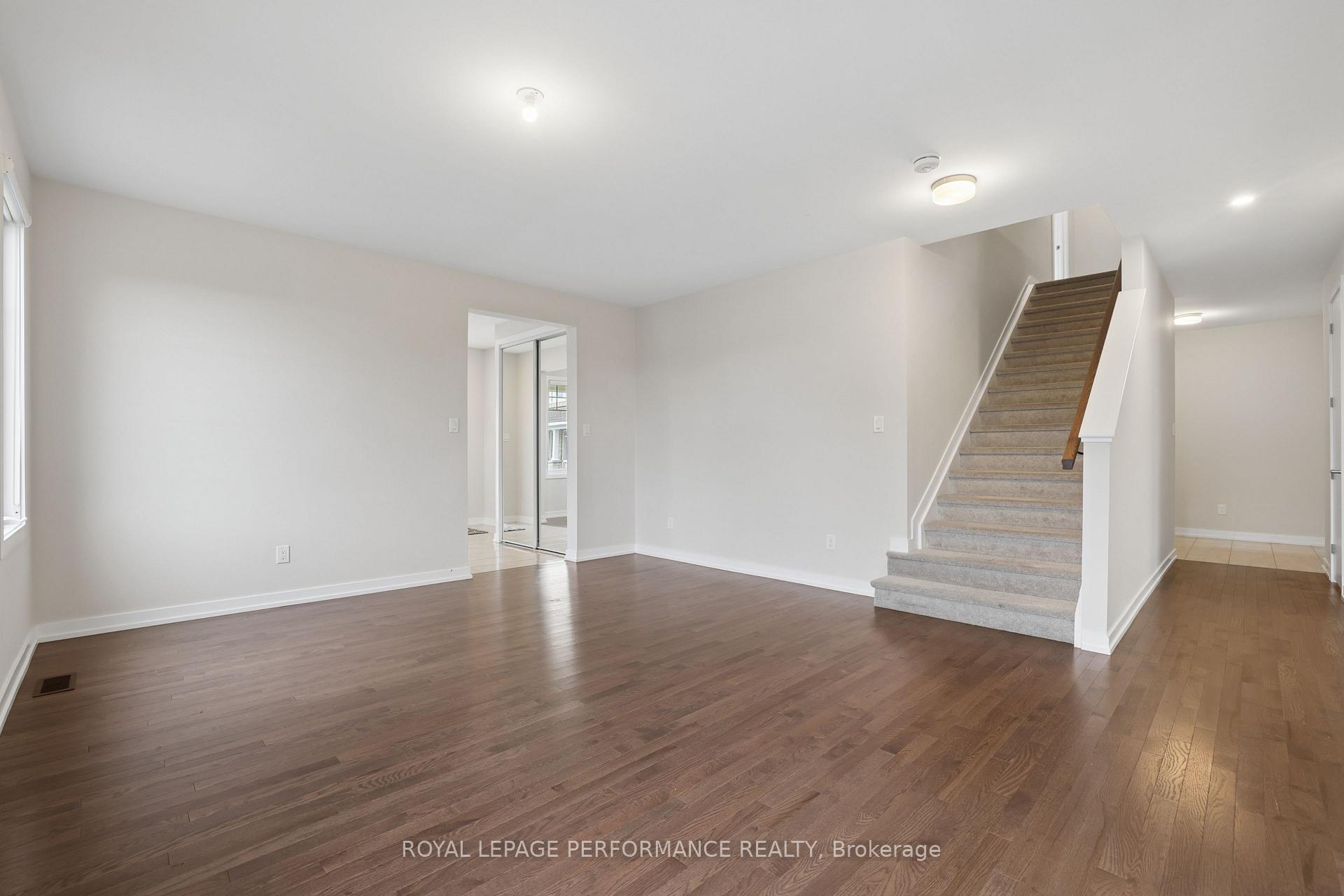 Photo 10 of 85 Hackamore Crescent, Ottawa, Goulbourn Twp From Franktown Rd/South To Rideau — HOMEH