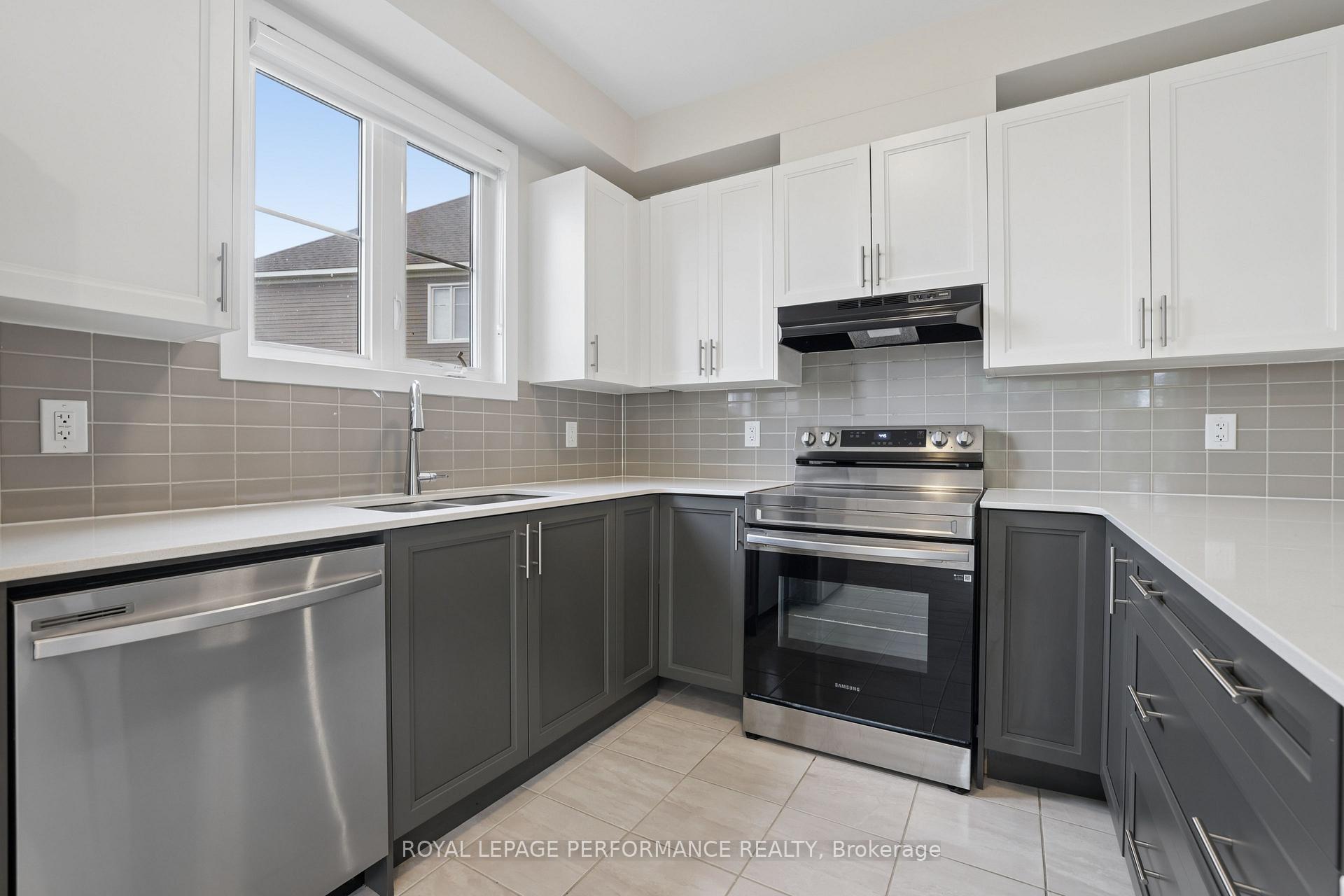 Photo 15 of 85 Hackamore Crescent, Ottawa, Goulbourn Twp From Franktown Rd/South To Rideau — HOMEH