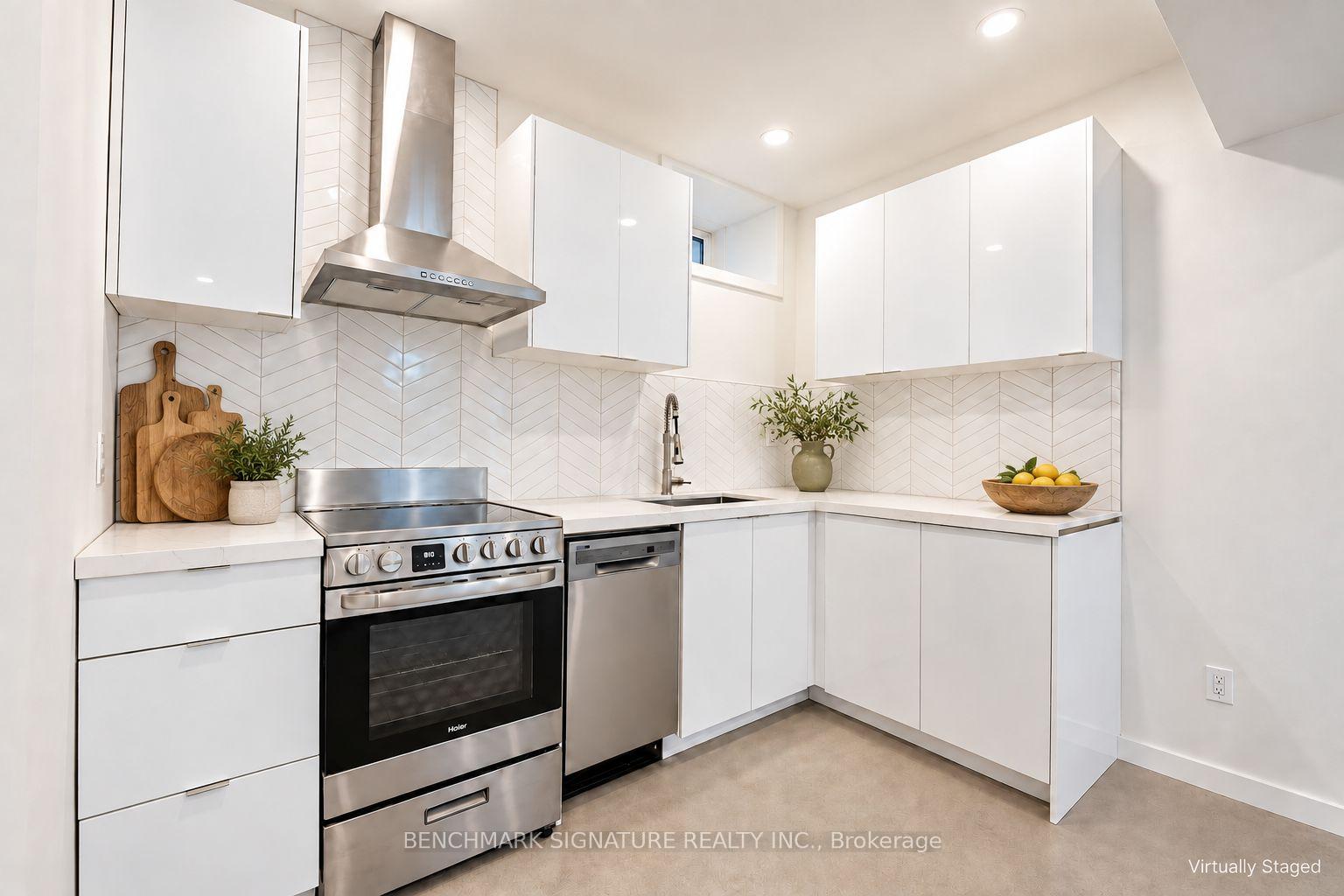 Photo 2 of Unit Lower, 301 Euclid Avenue, Toronto, Trinity-Bellwoods — HOMEH