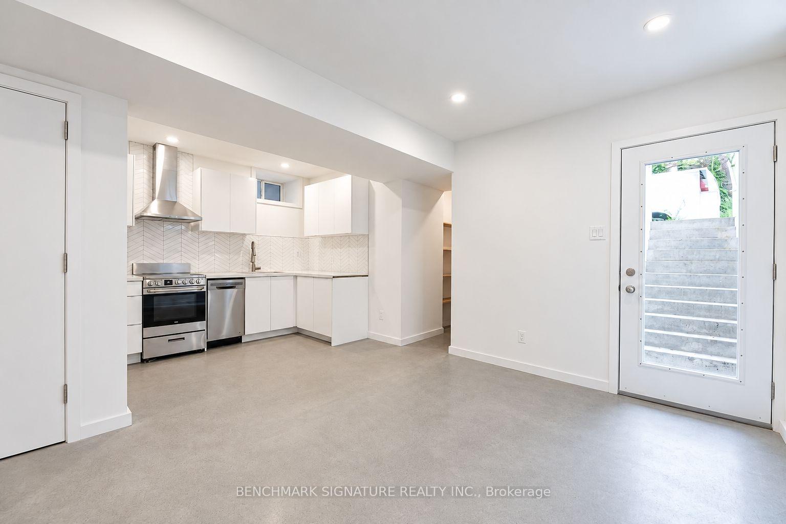 Photo 3 of Unit Lower, 301 Euclid Avenue, Toronto, Trinity-Bellwoods — HOMEH