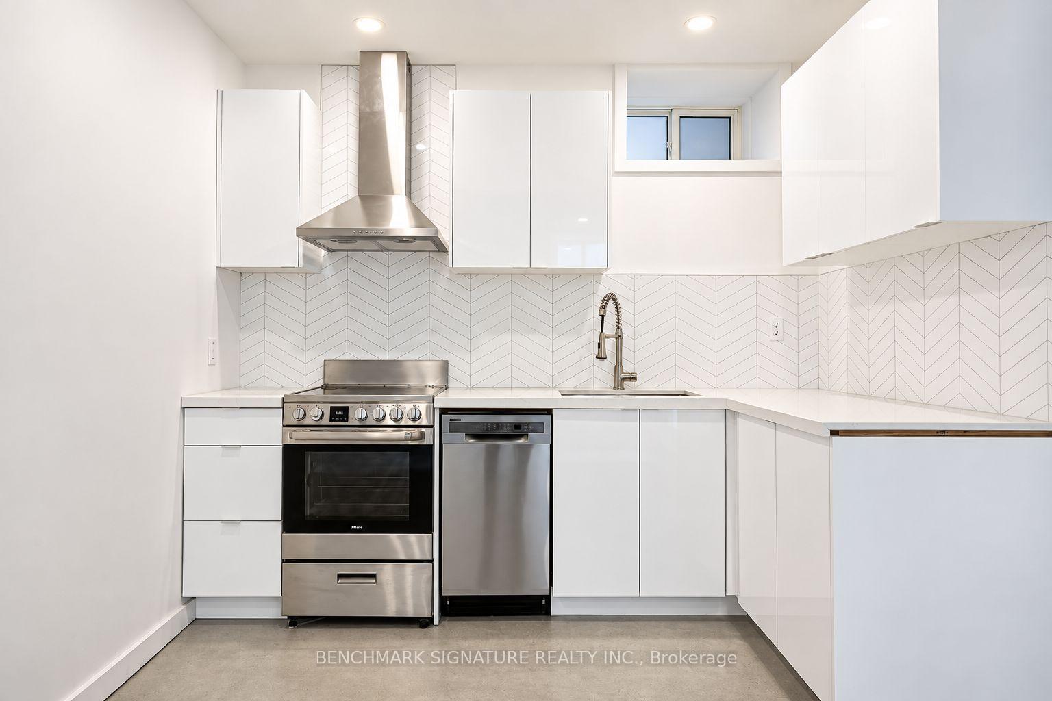 Photo 11 of Unit Lower, 301 Euclid Avenue, Toronto, Trinity-Bellwoods — HOMEH