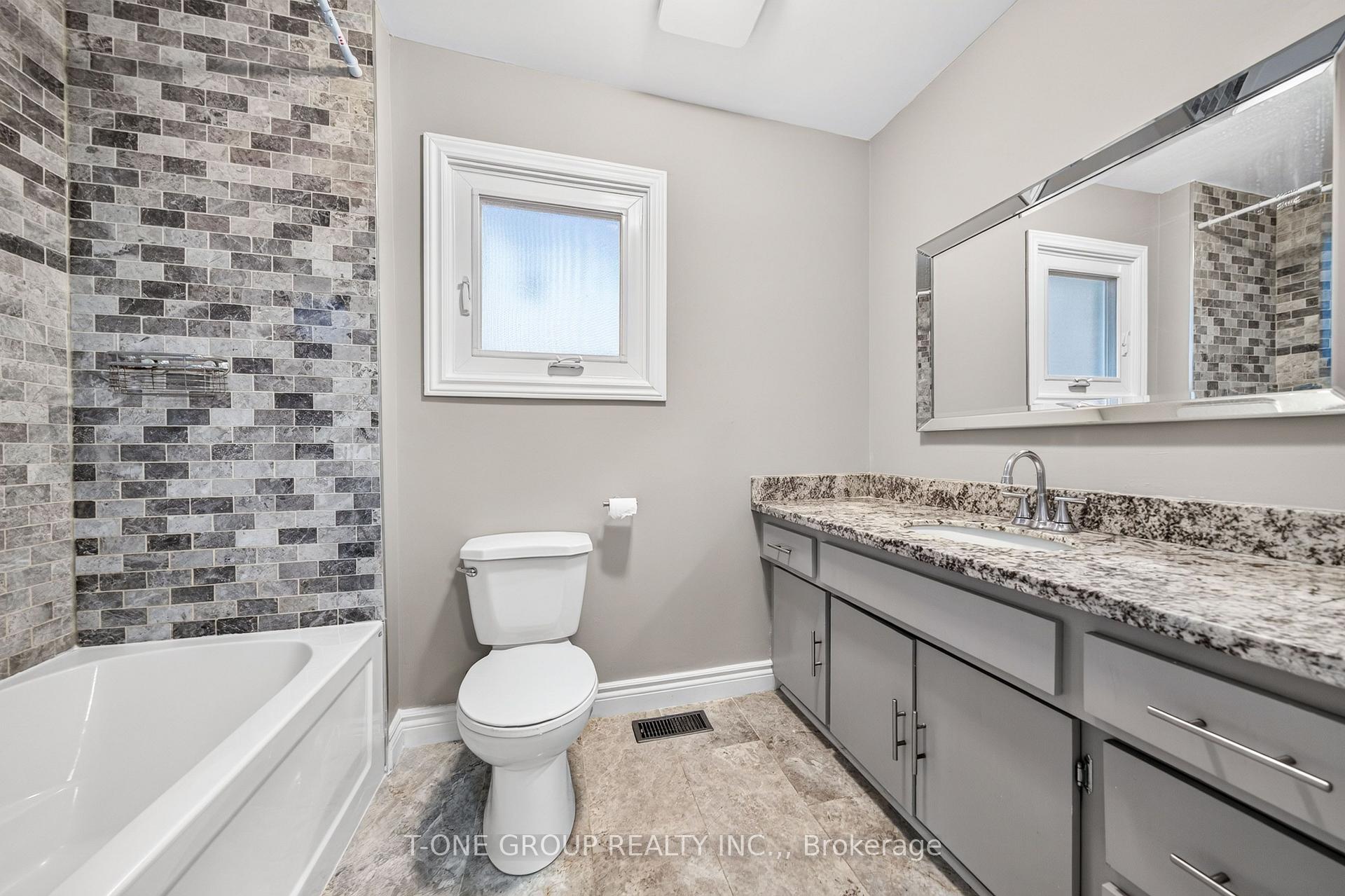 Photo 16 of 70 Hamilton Drive, Newmarket, Huron Heights-Leslie Valley — HOMEH