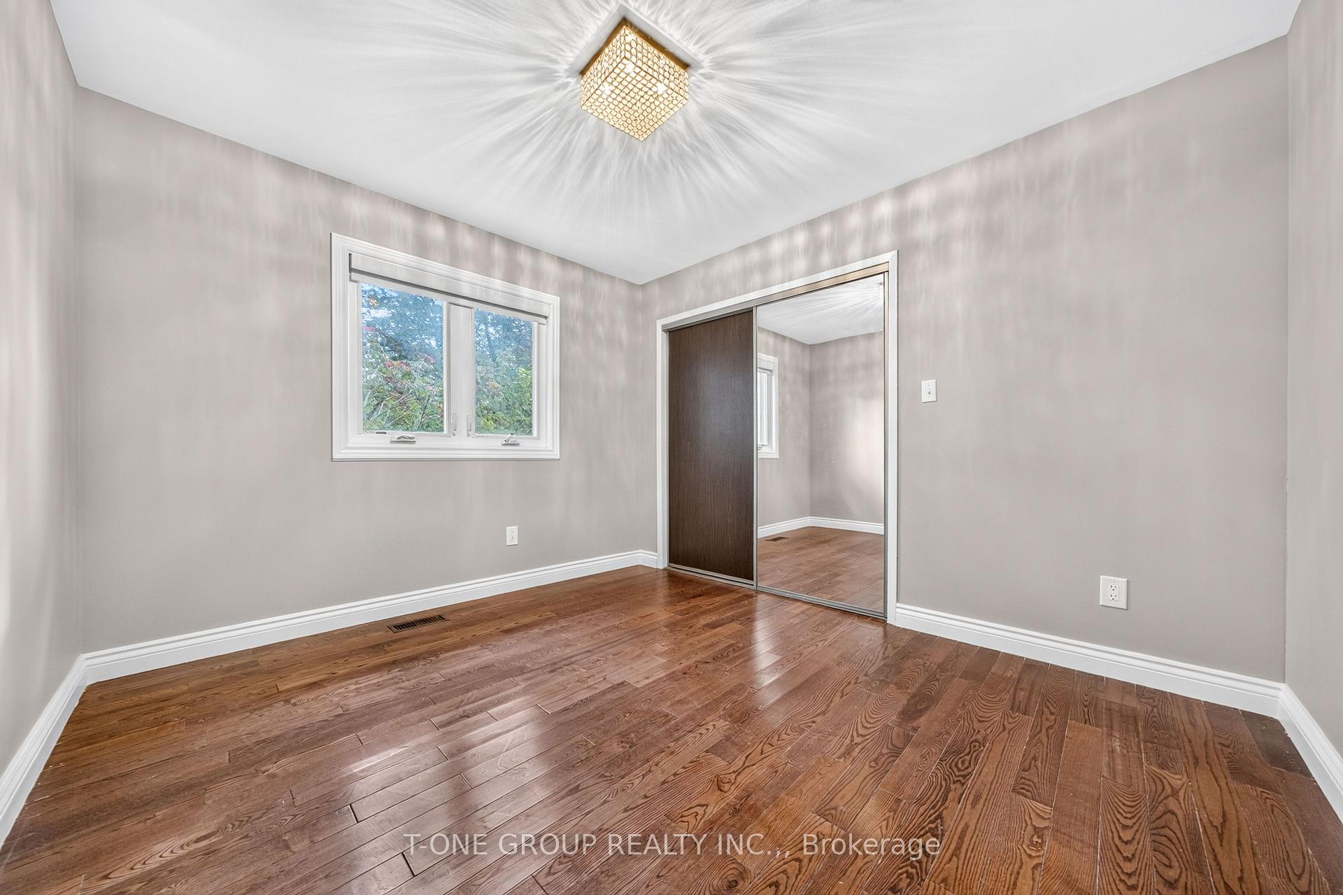 Photo 18 of 70 Hamilton Drive, Newmarket, Huron Heights-Leslie Valley — HOMEH
