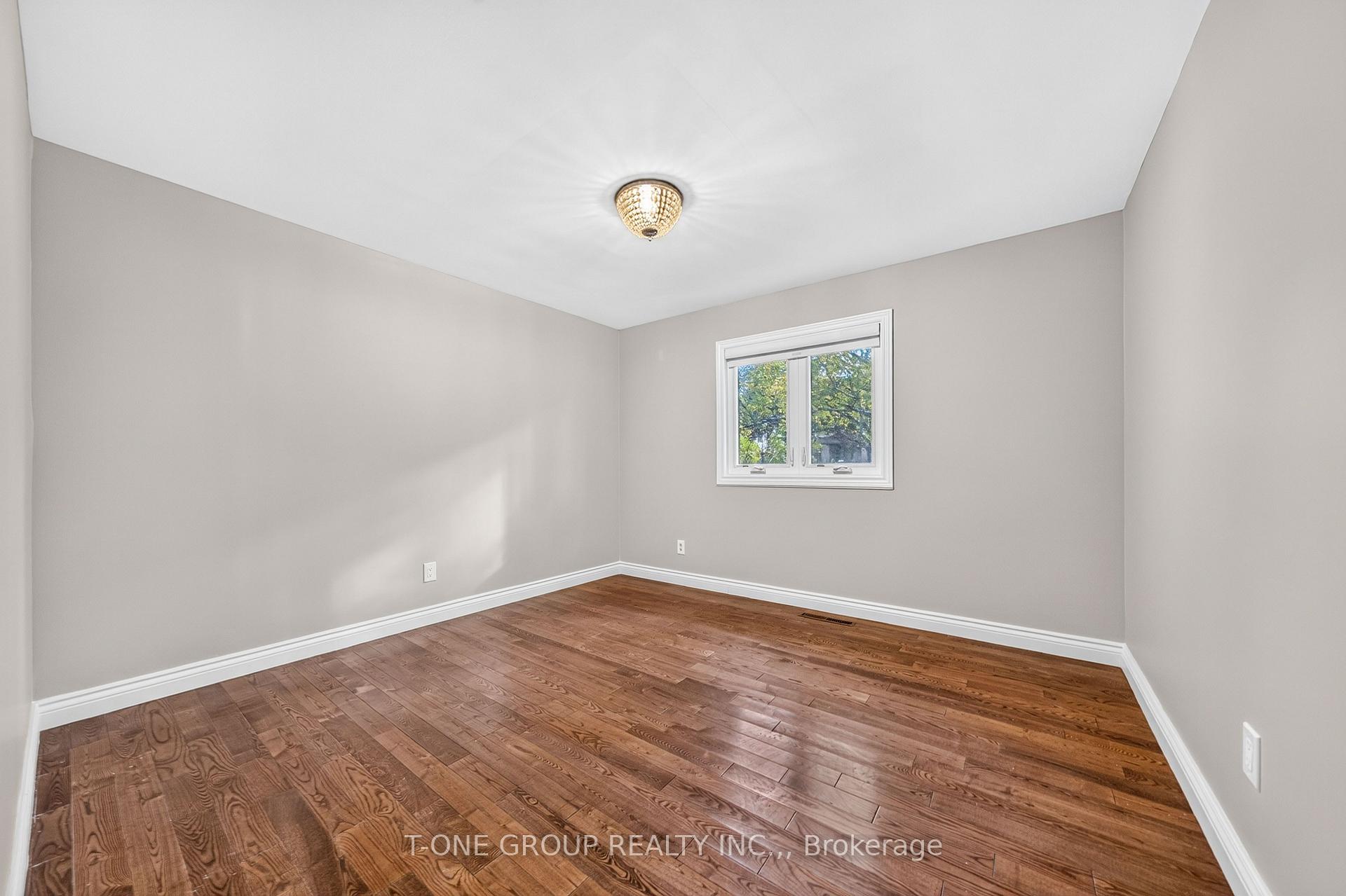 Photo 19 of 70 Hamilton Drive, Newmarket, Huron Heights-Leslie Valley — HOMEH