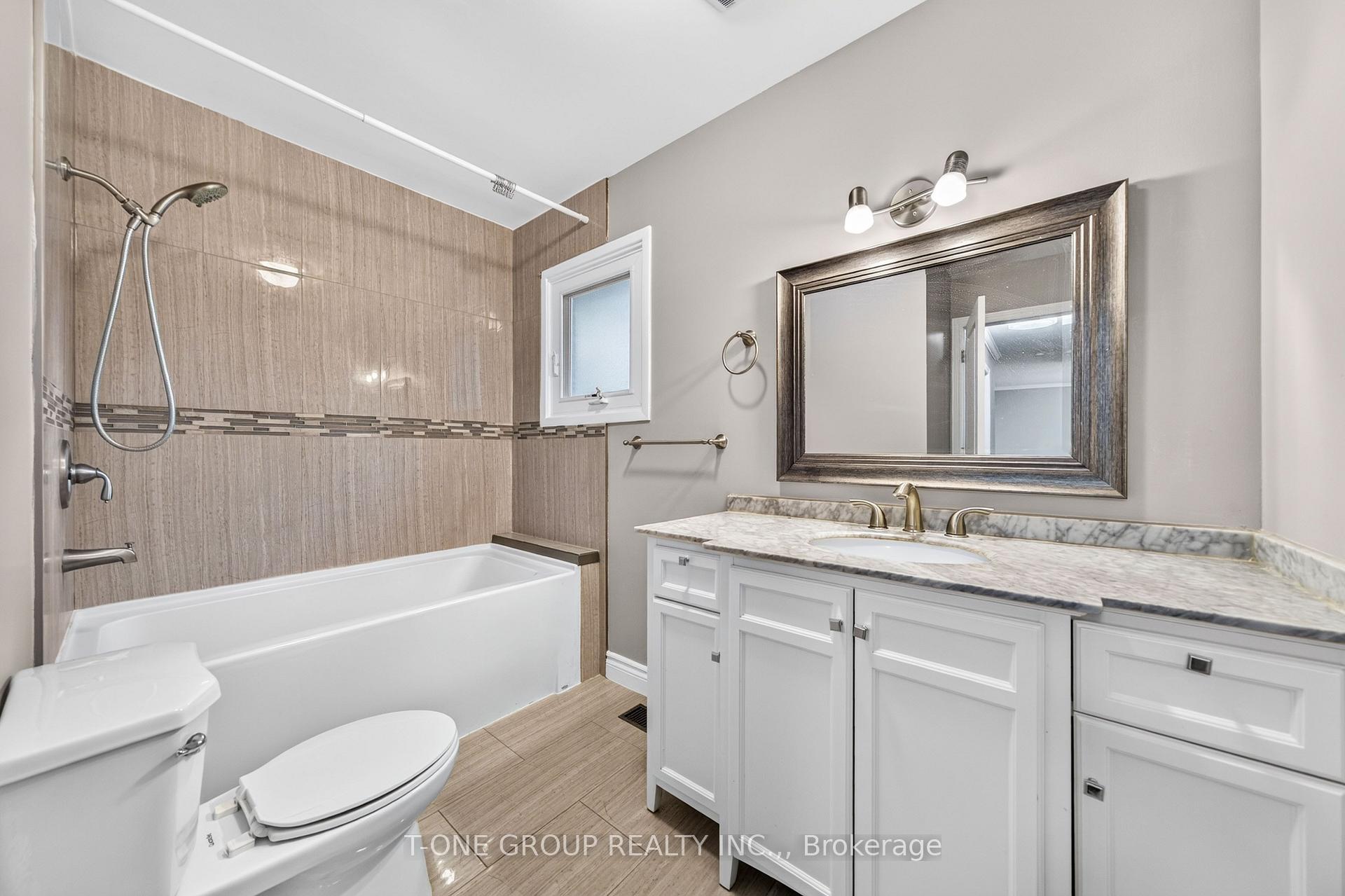 Photo 20 of 70 Hamilton Drive, Newmarket, Huron Heights-Leslie Valley — HOMEH