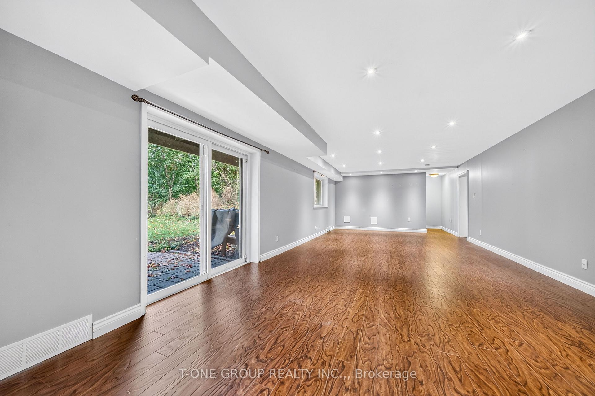 Photo 21 of 70 Hamilton Drive, Newmarket, Huron Heights-Leslie Valley — HOMEH