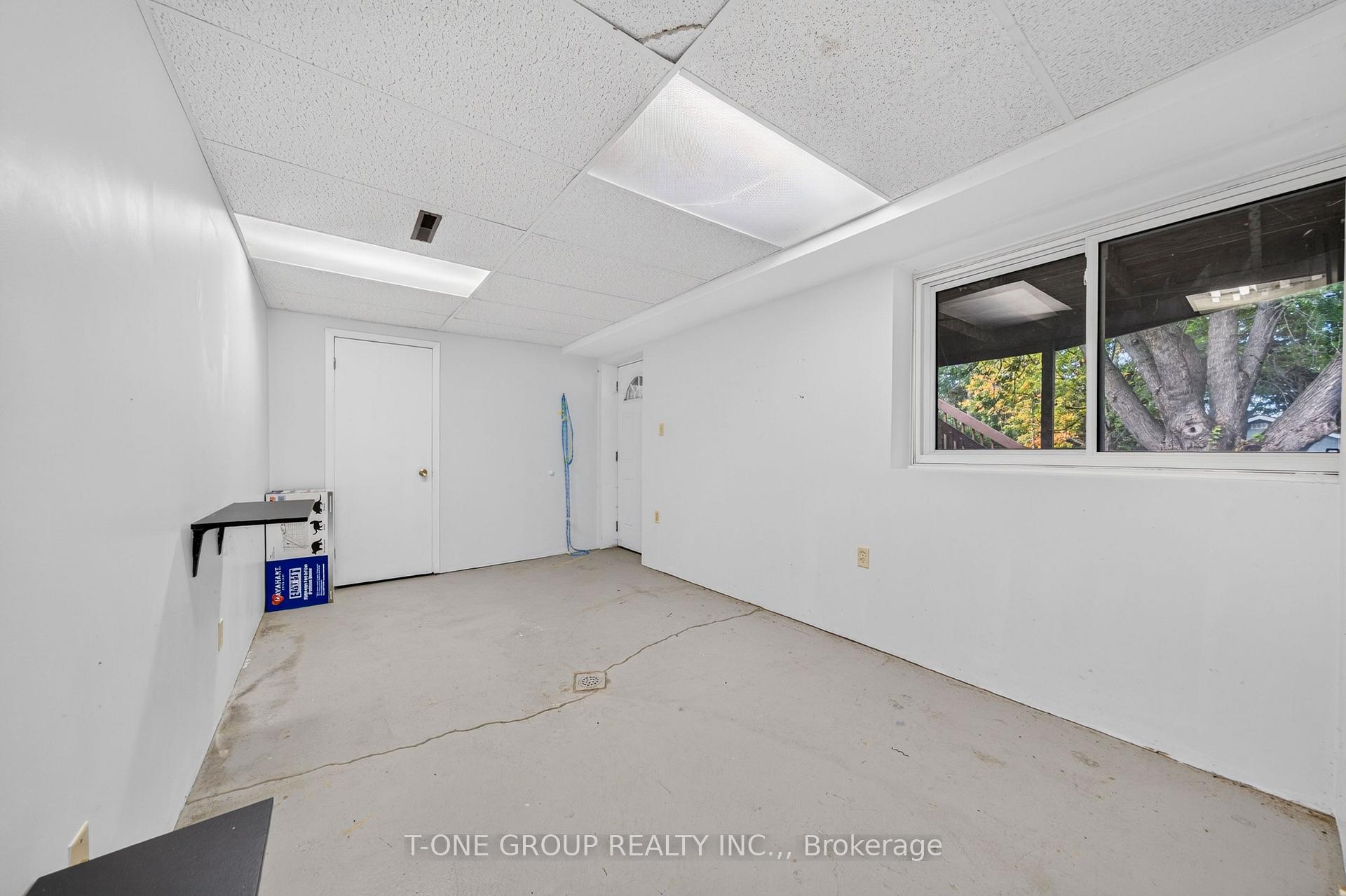 Photo 23 of 70 Hamilton Drive, Newmarket, Huron Heights-Leslie Valley — HOMEH