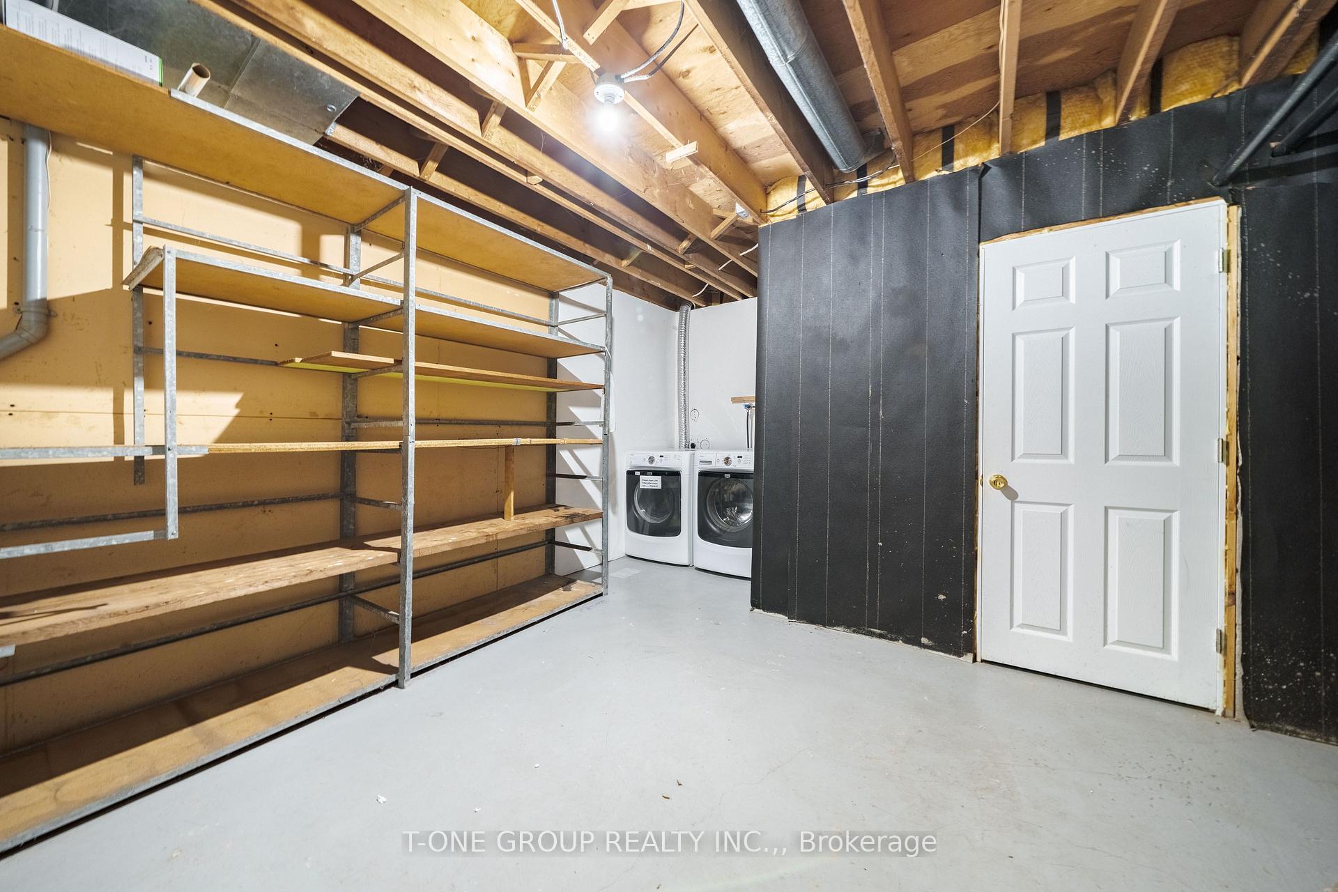 Photo 24 of 70 Hamilton Drive, Newmarket, Huron Heights-Leslie Valley — HOMEH