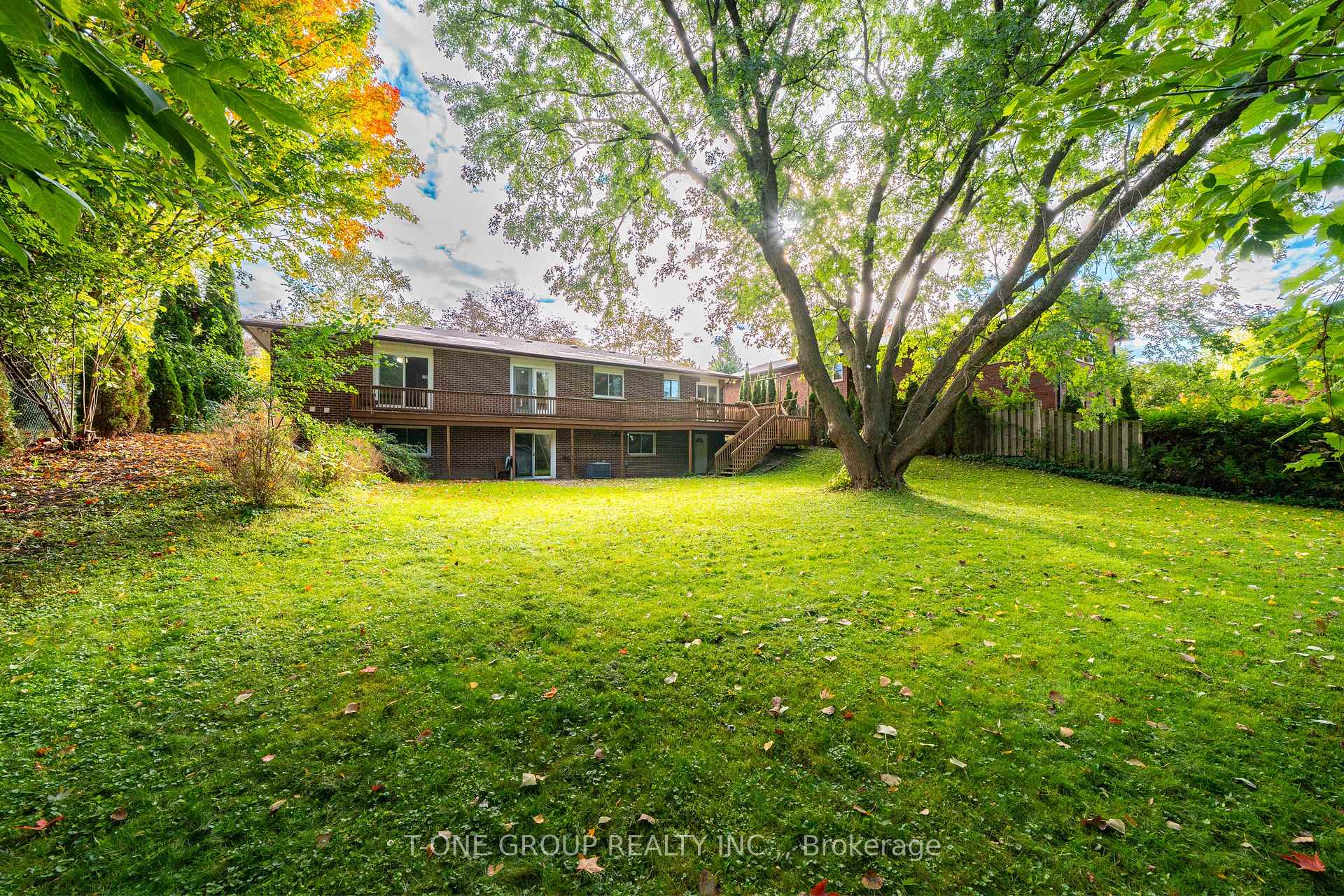 Photo 28 of 70 Hamilton Drive, Newmarket, Huron Heights-Leslie Valley — HOMEH
