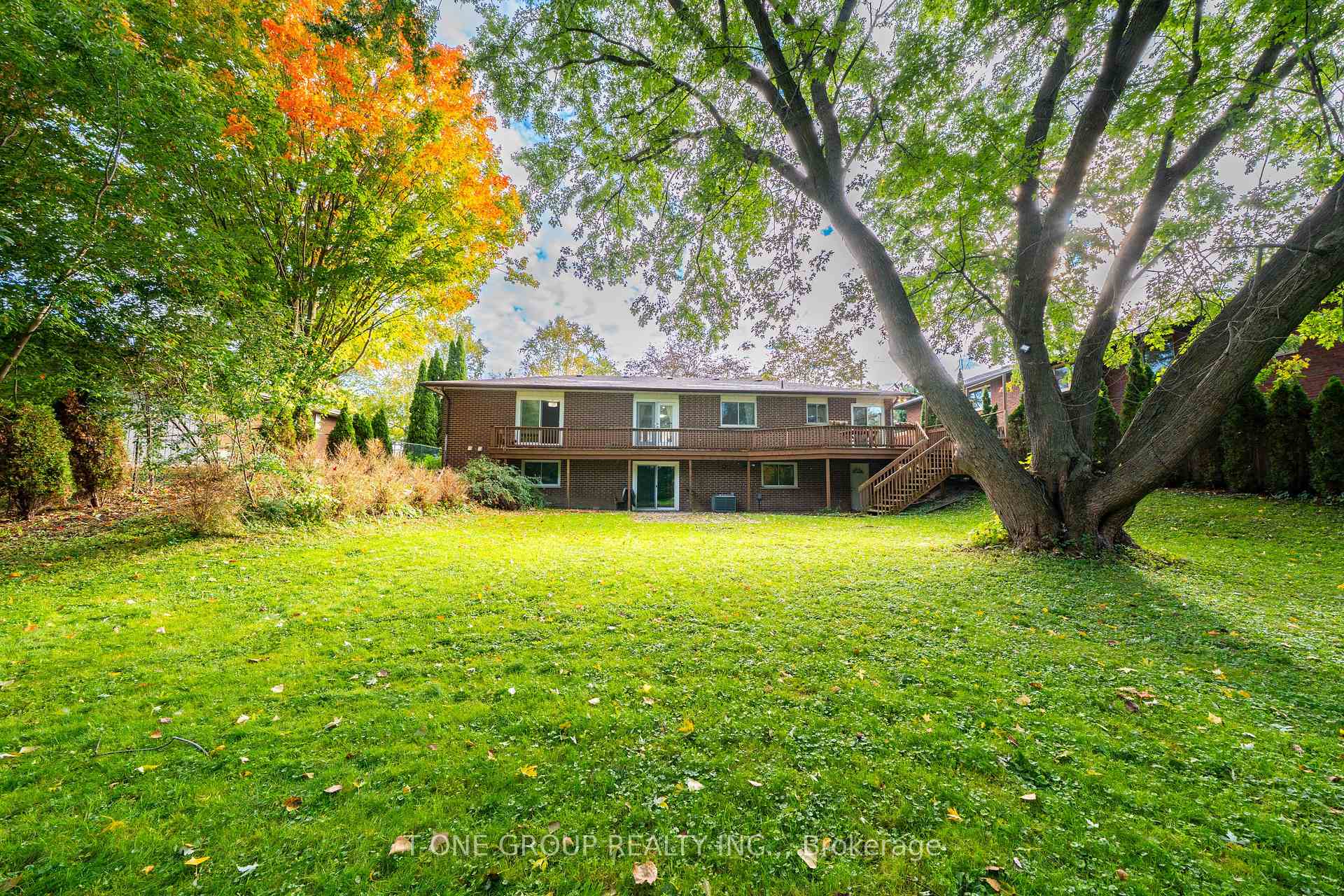 Photo 29 of 70 Hamilton Drive, Newmarket, Huron Heights-Leslie Valley — HOMEH