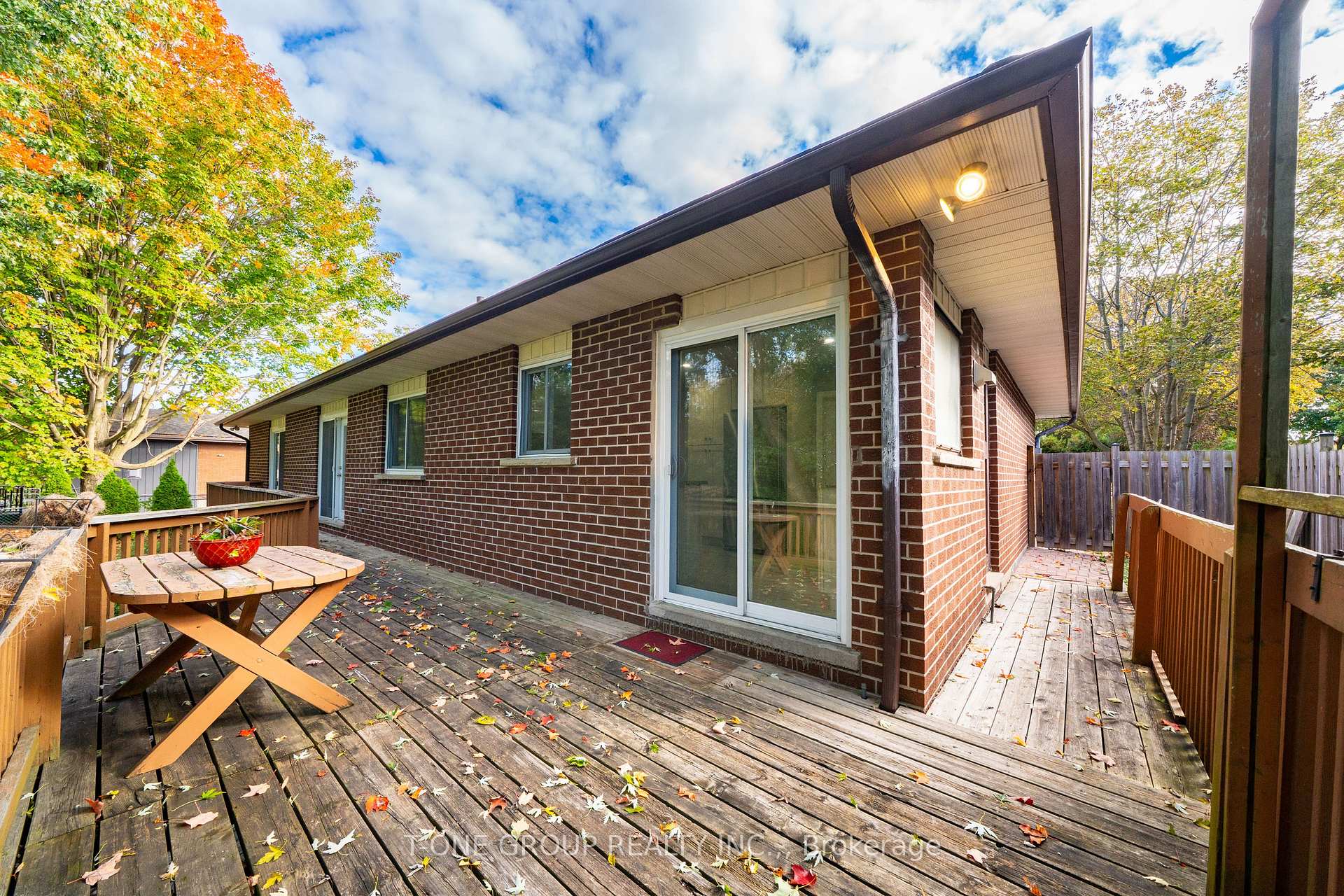 Photo 35 of 70 Hamilton Drive, Newmarket, Huron Heights-Leslie Valley — HOMEH