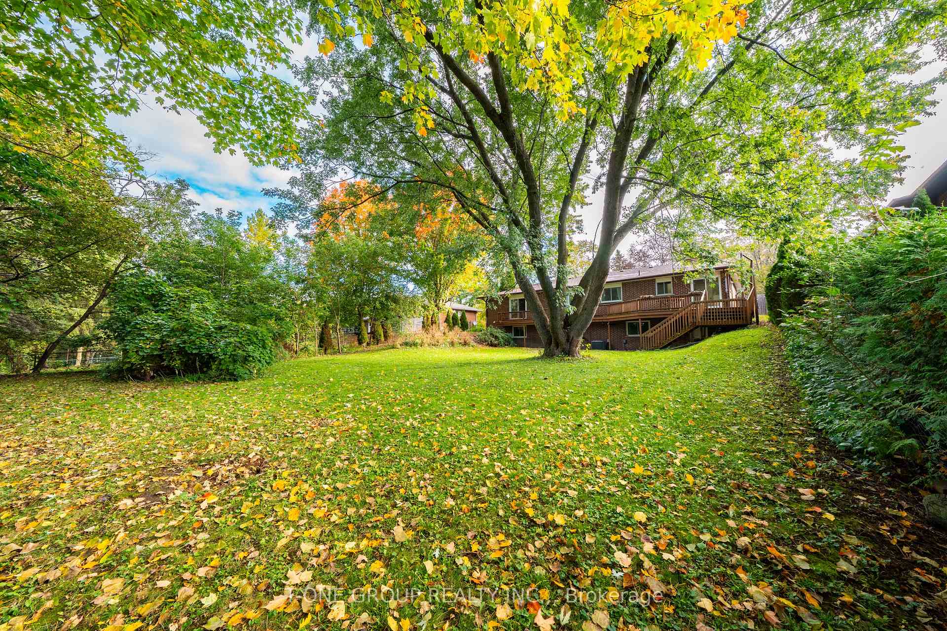 Photo 36 of 70 Hamilton Drive, Newmarket, Huron Heights-Leslie Valley — HOMEH