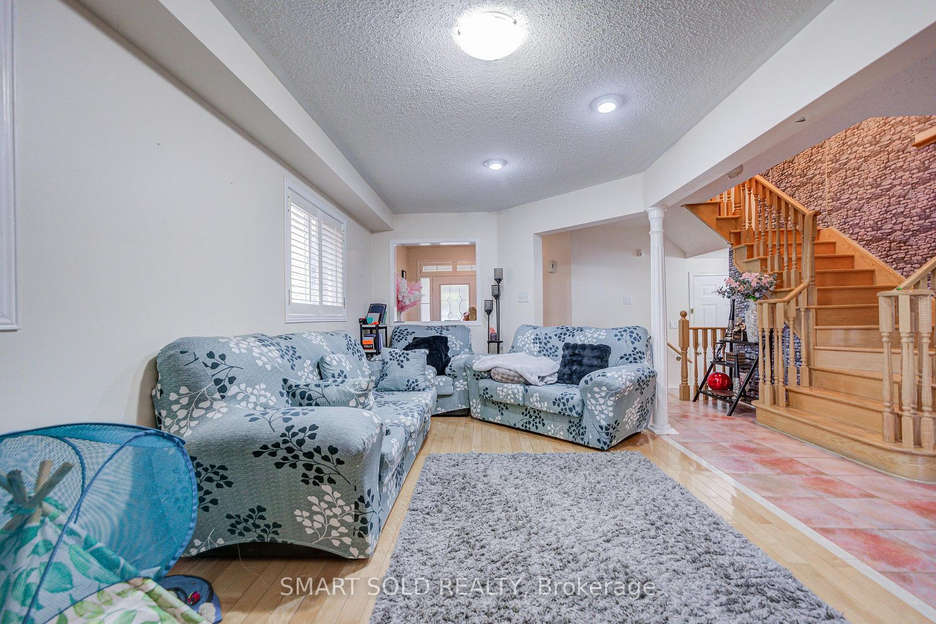 Photo 2 of 68 Harmony Road, Vaughan, Patterson — HOMEH