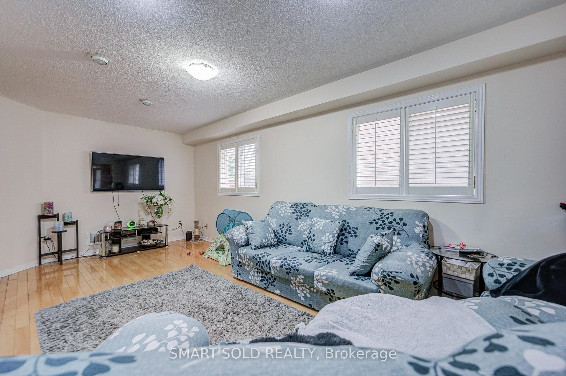 Photo 3 of 68 Harmony Road, Vaughan, Patterson — HOMEH