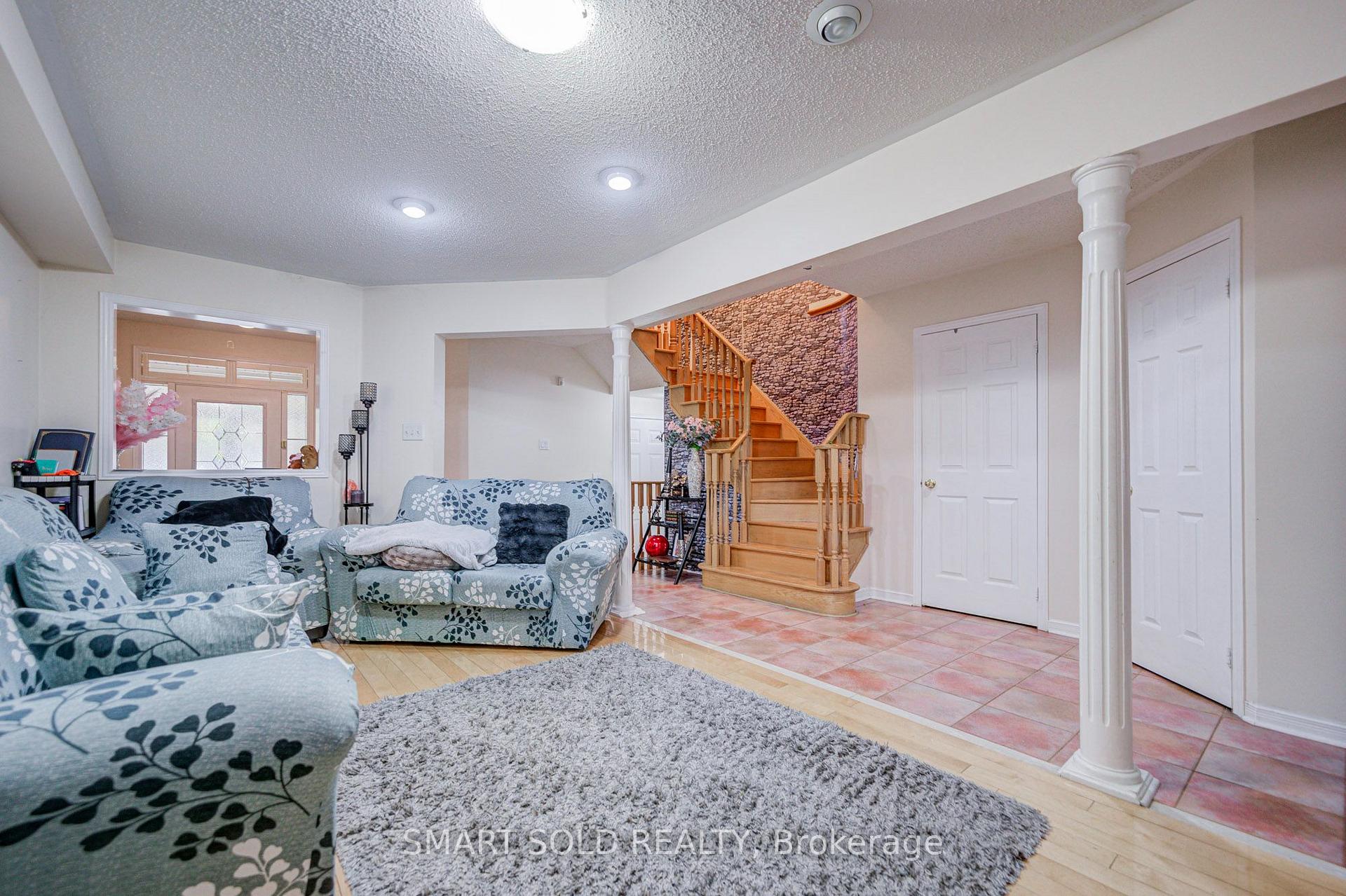 Photo 5 of 68 Harmony Road, Vaughan, Patterson — HOMEH
