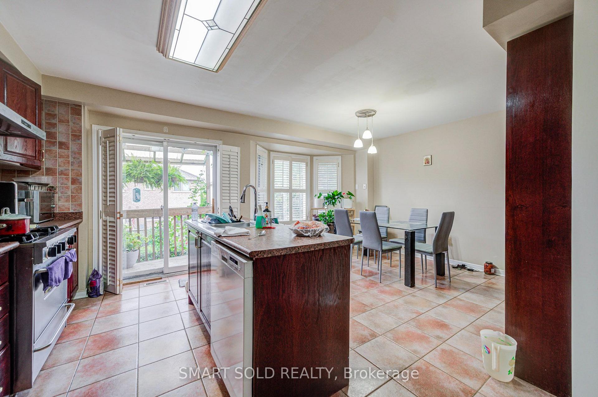 Photo 6 of 68 Harmony Road, Vaughan, Patterson — HOMEH