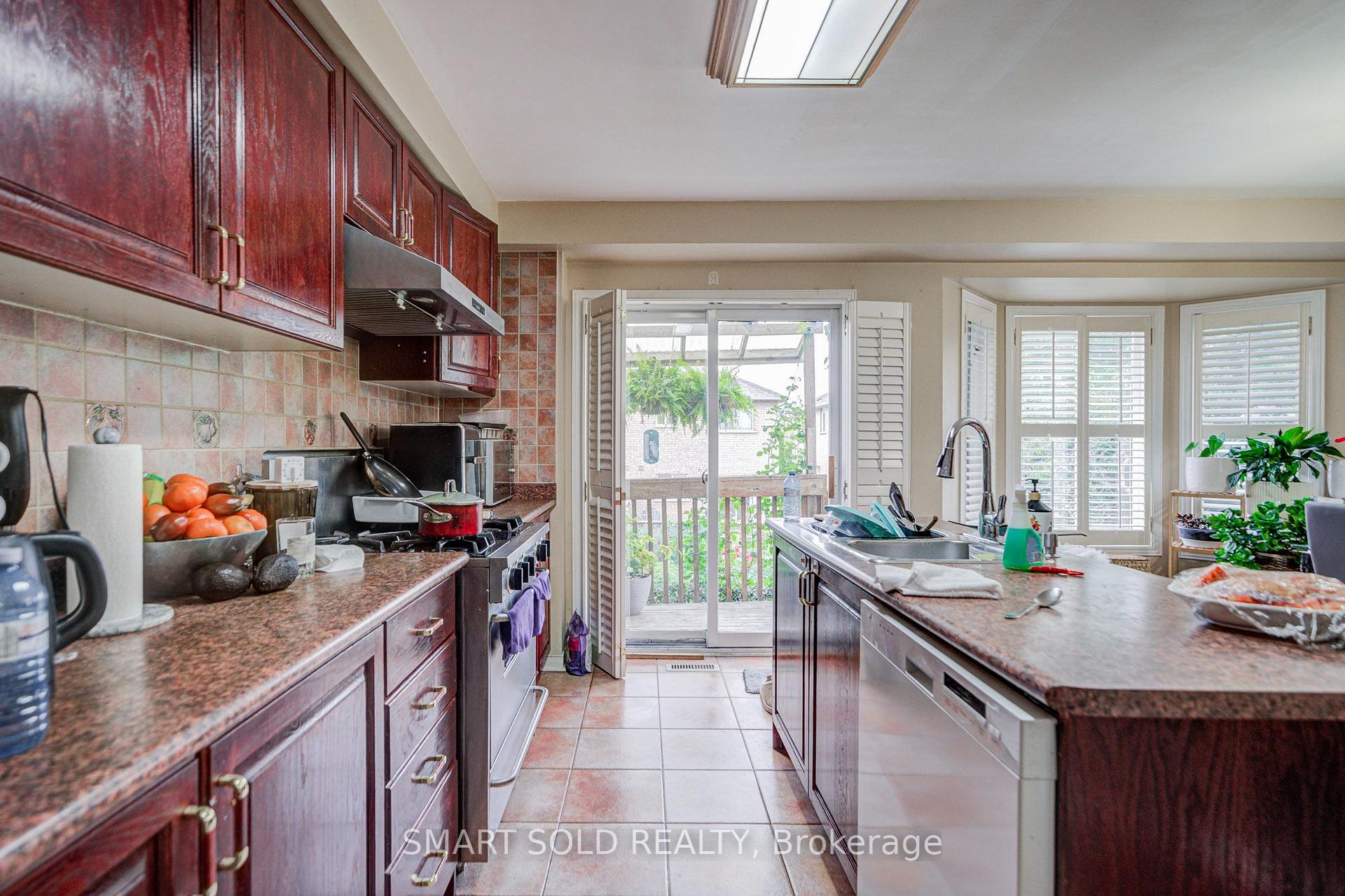 Photo 7 of 68 Harmony Road, Vaughan, Patterson — HOMEH