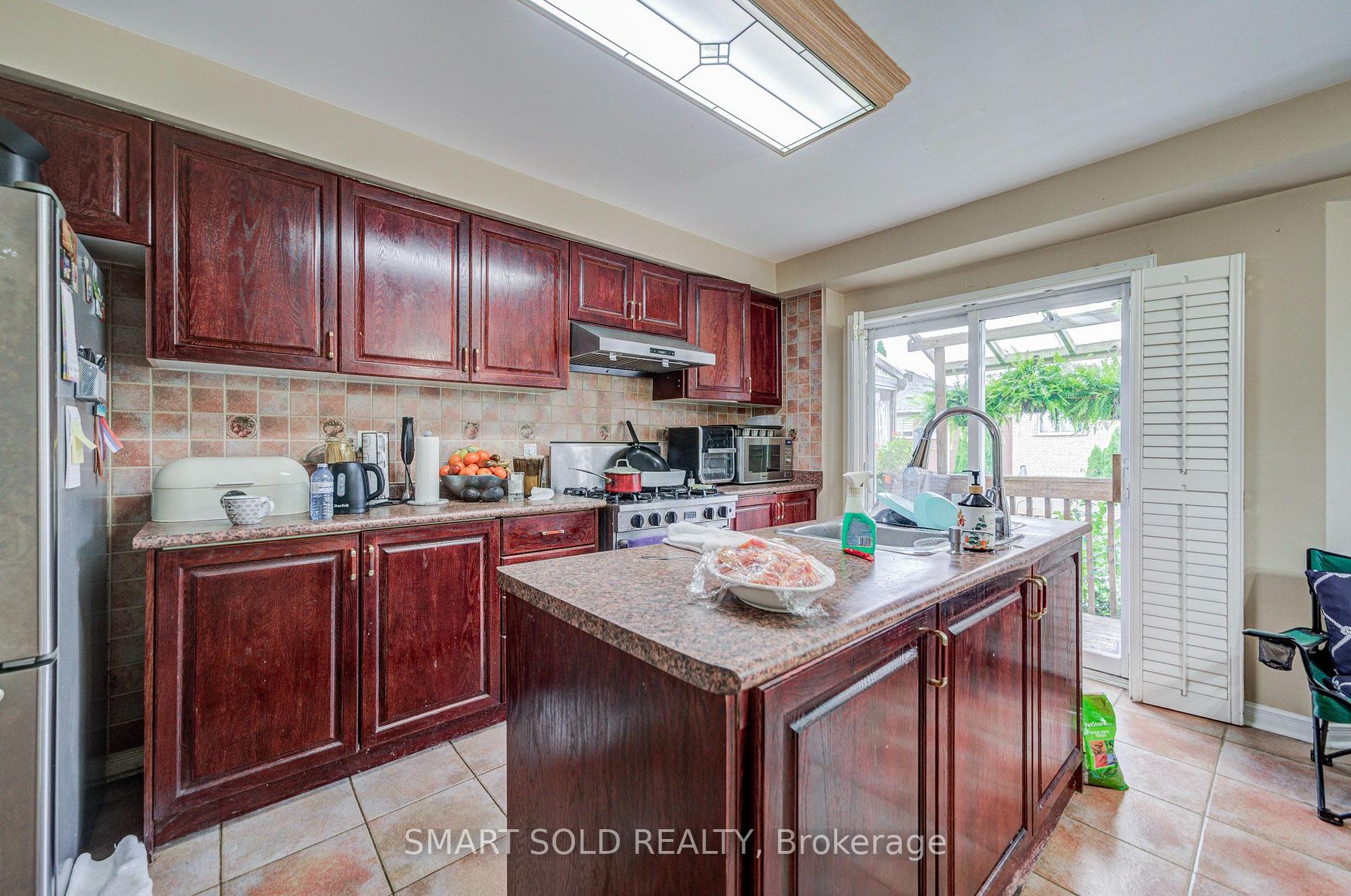 Photo 8 of 68 Harmony Road, Vaughan, Patterson — HOMEH