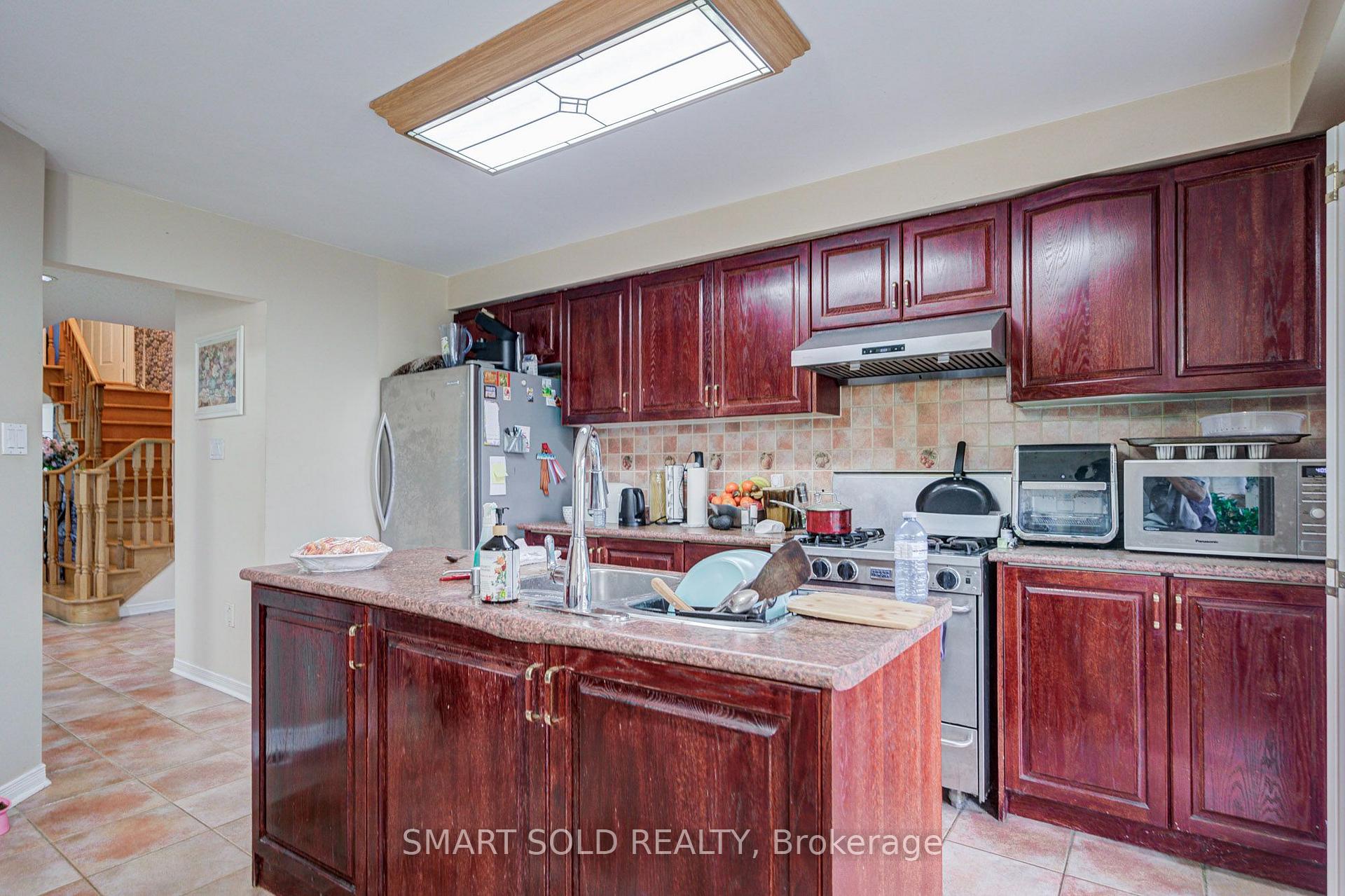Photo 9 of 68 Harmony Road, Vaughan, Patterson — HOMEH