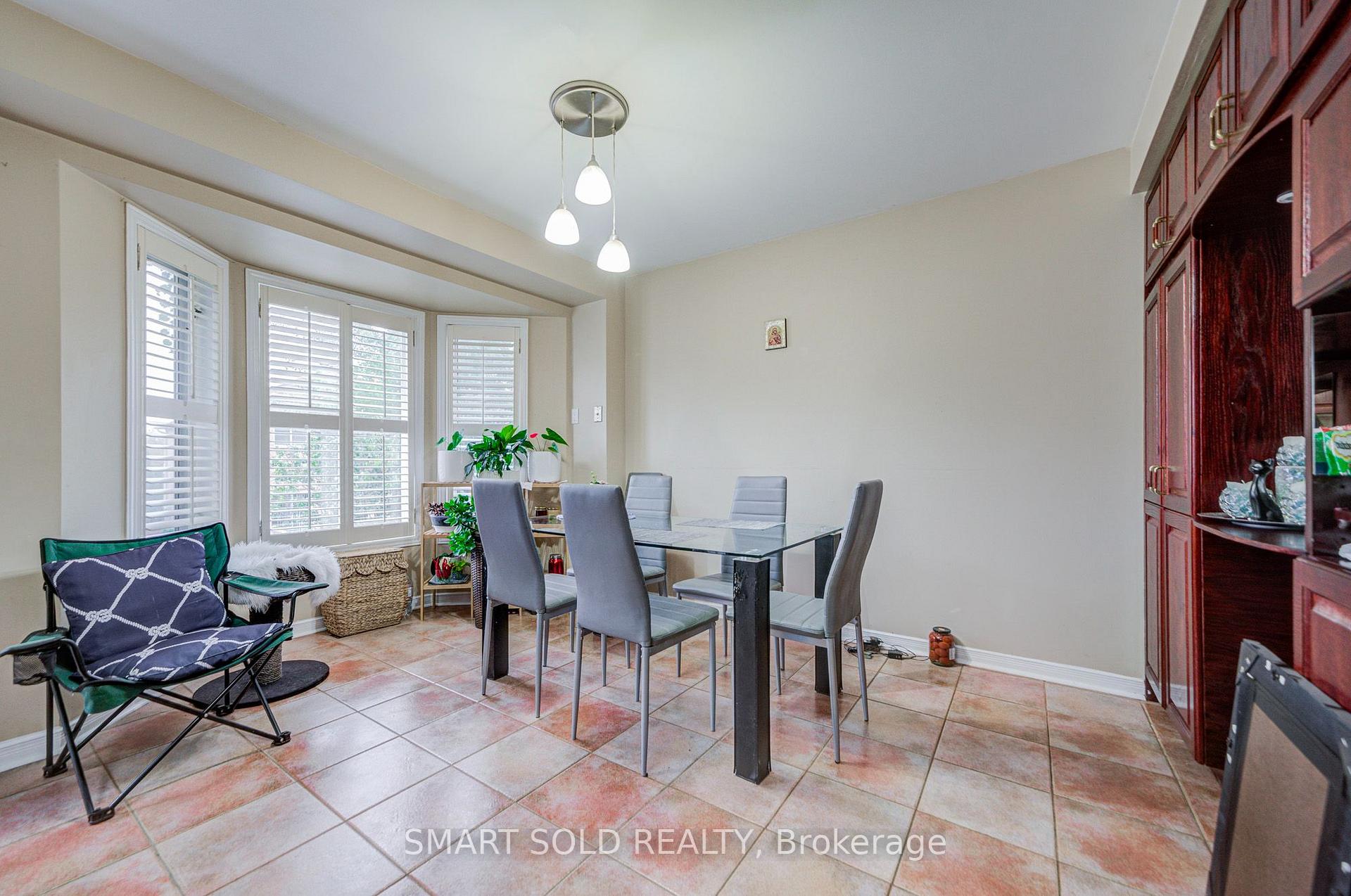 Photo 11 of 68 Harmony Road, Vaughan, Patterson — HOMEH