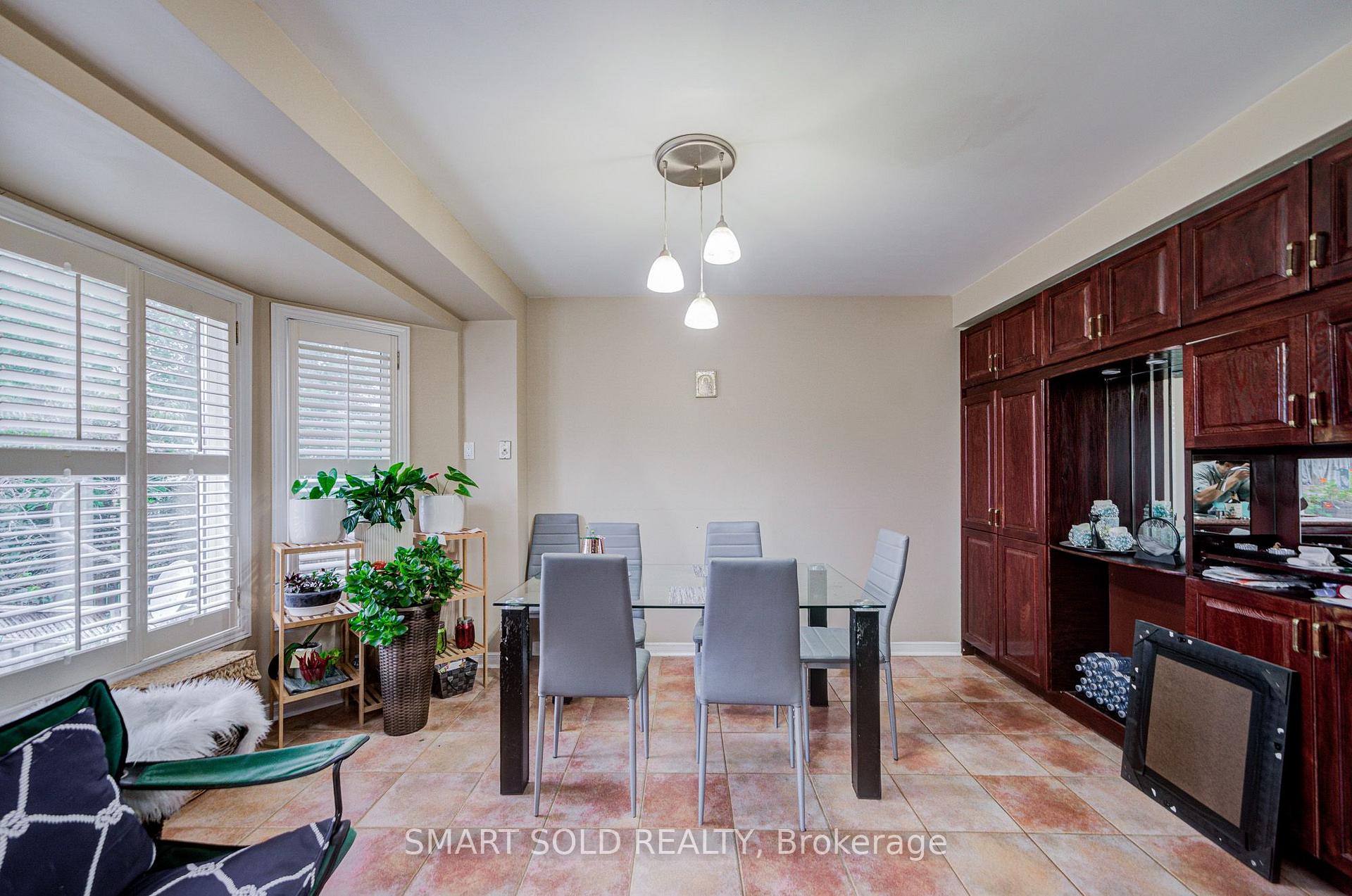 Photo 12 of 68 Harmony Road, Vaughan, Patterson — HOMEH
