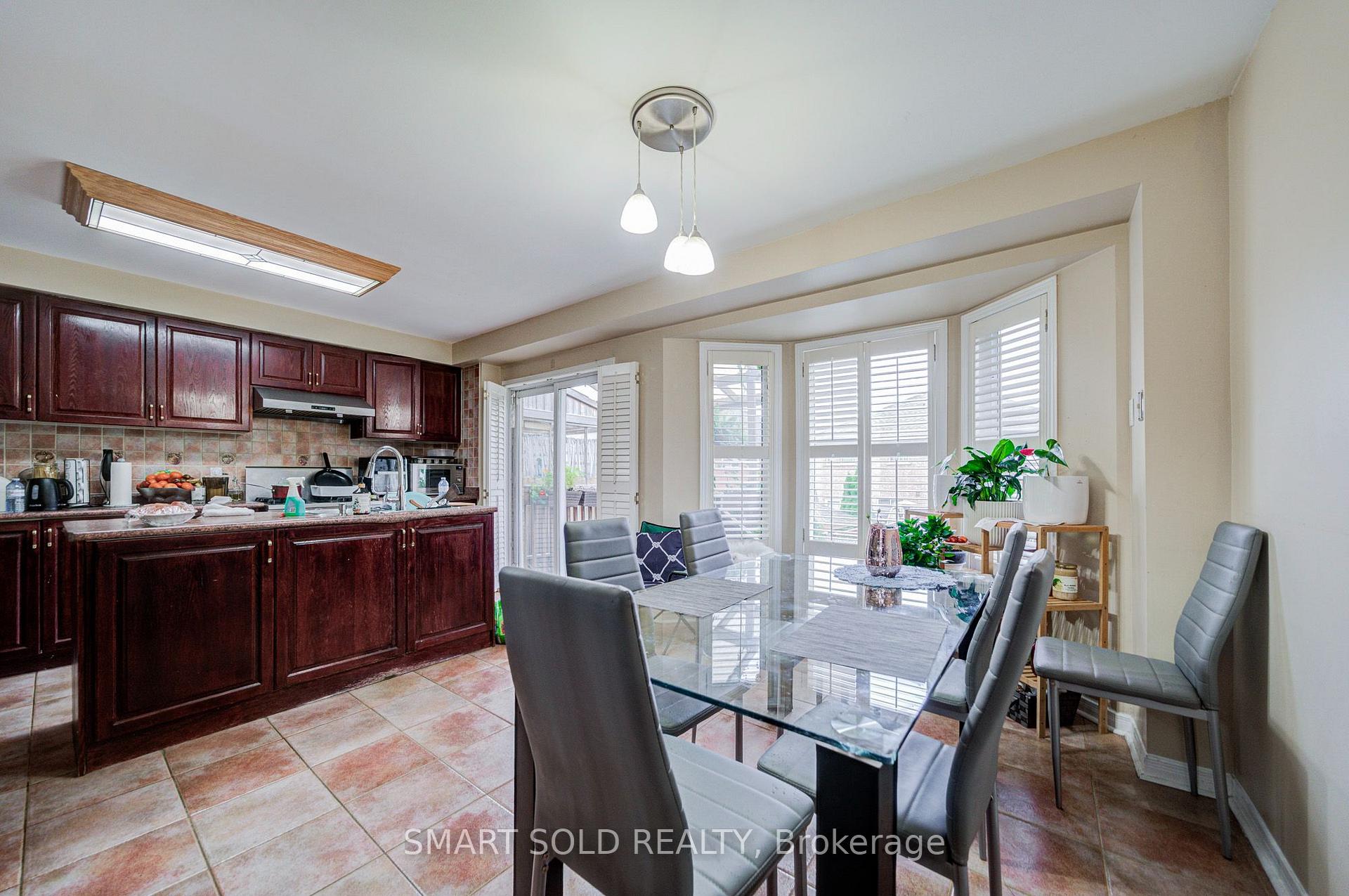 Photo 14 of 68 Harmony Road, Vaughan, Patterson — HOMEH