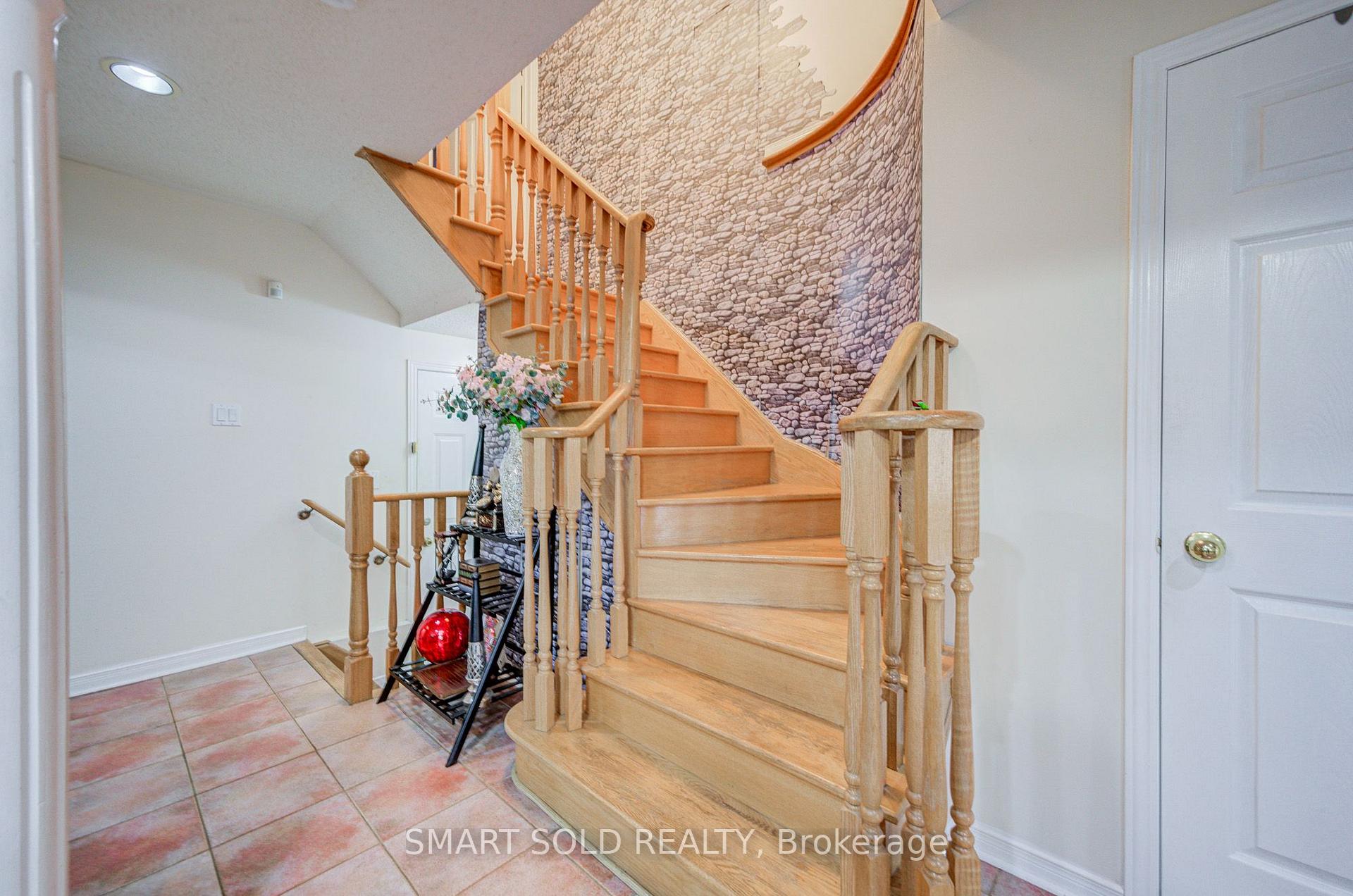 Photo 17 of 68 Harmony Road, Vaughan, Patterson — HOMEH