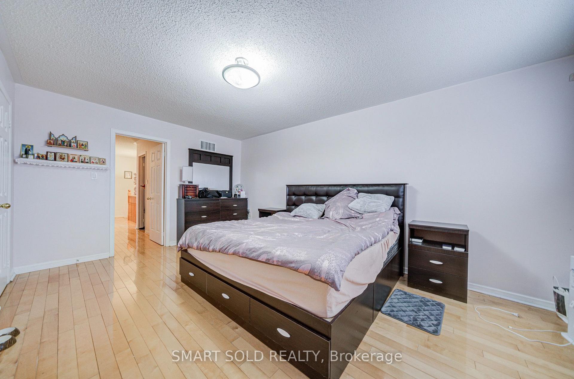 Photo 29 of 68 Harmony Road, Vaughan, Patterson — HOMEH
