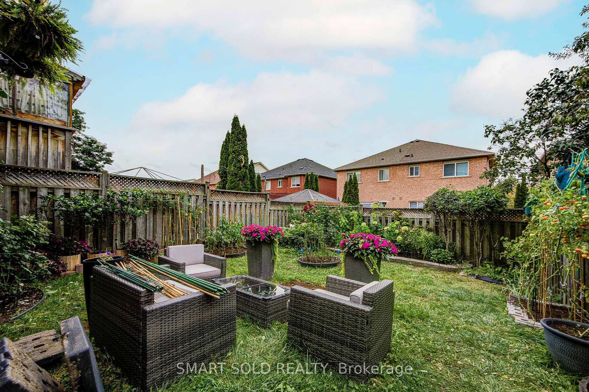 Photo 38 of 68 Harmony Road, Vaughan, Patterson — HOMEH