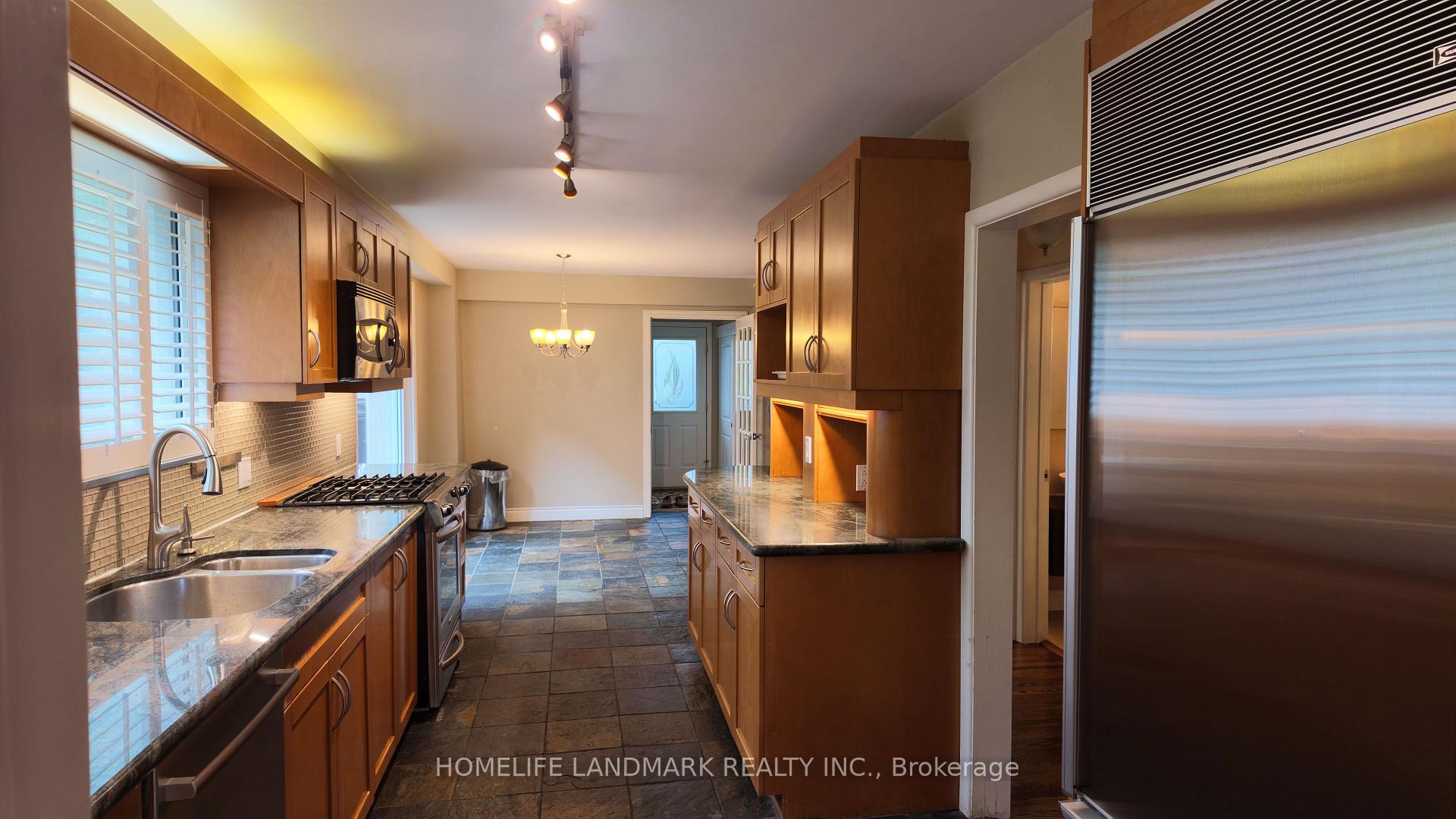 Photo 5 of 1 Montressor Drive, North York, St. Andrew-Windfields — HOMEH