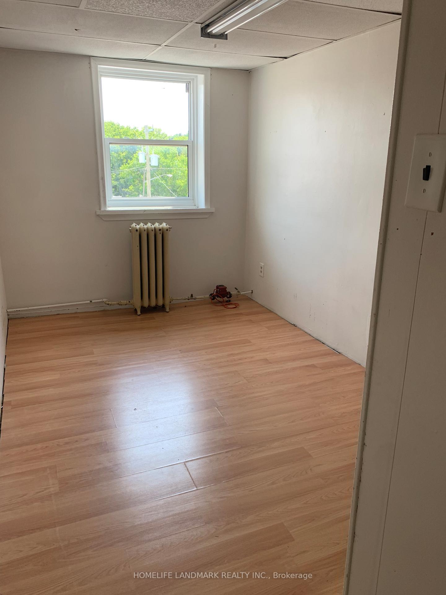 Photo 4 of Unit 9, 2 Bascom Street S, Uxbridge — HOMEH