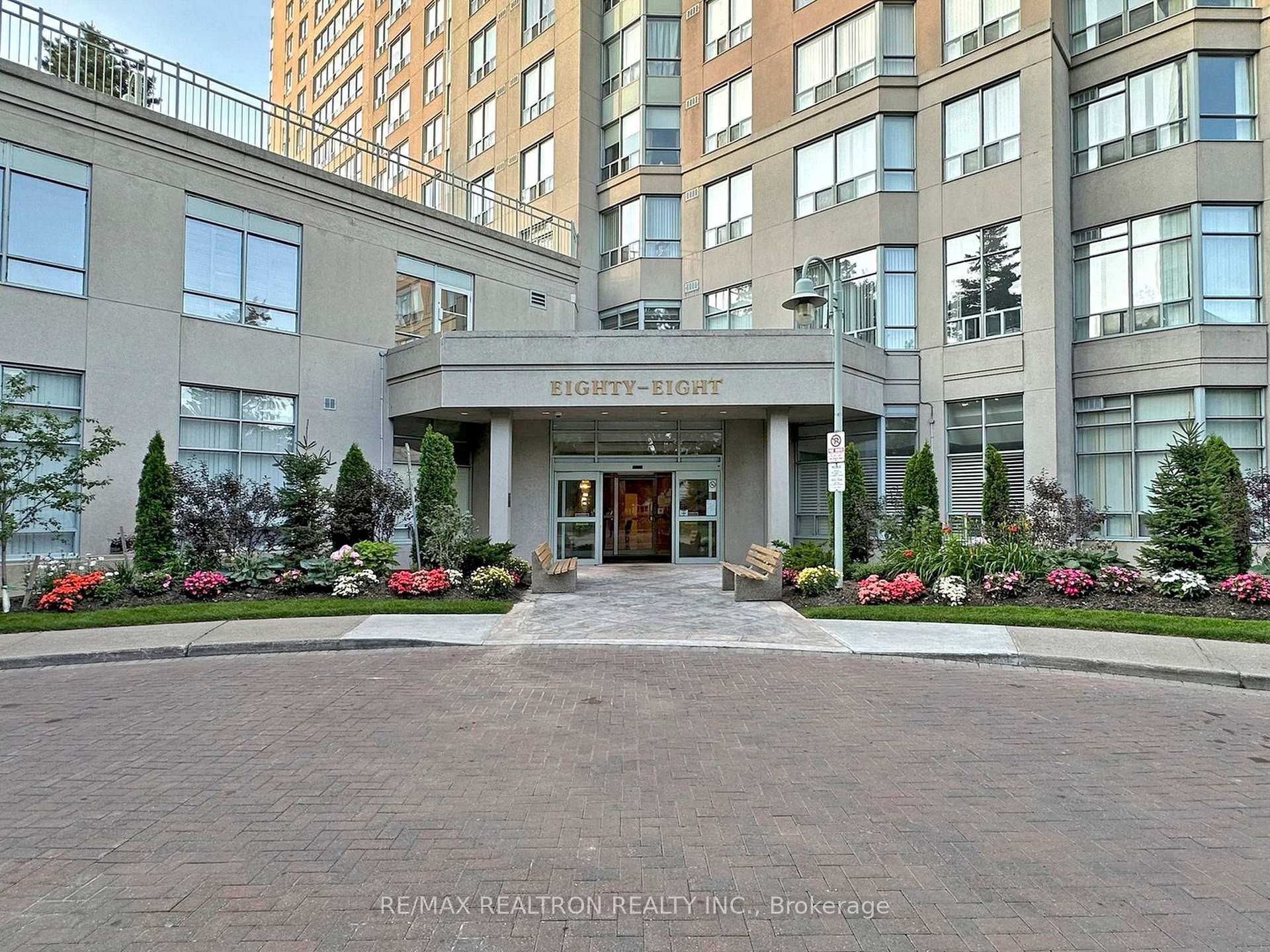Photo 3 of Unit 1708, 88 Corporate Drive, Scarborough, Woburn — HOMEH