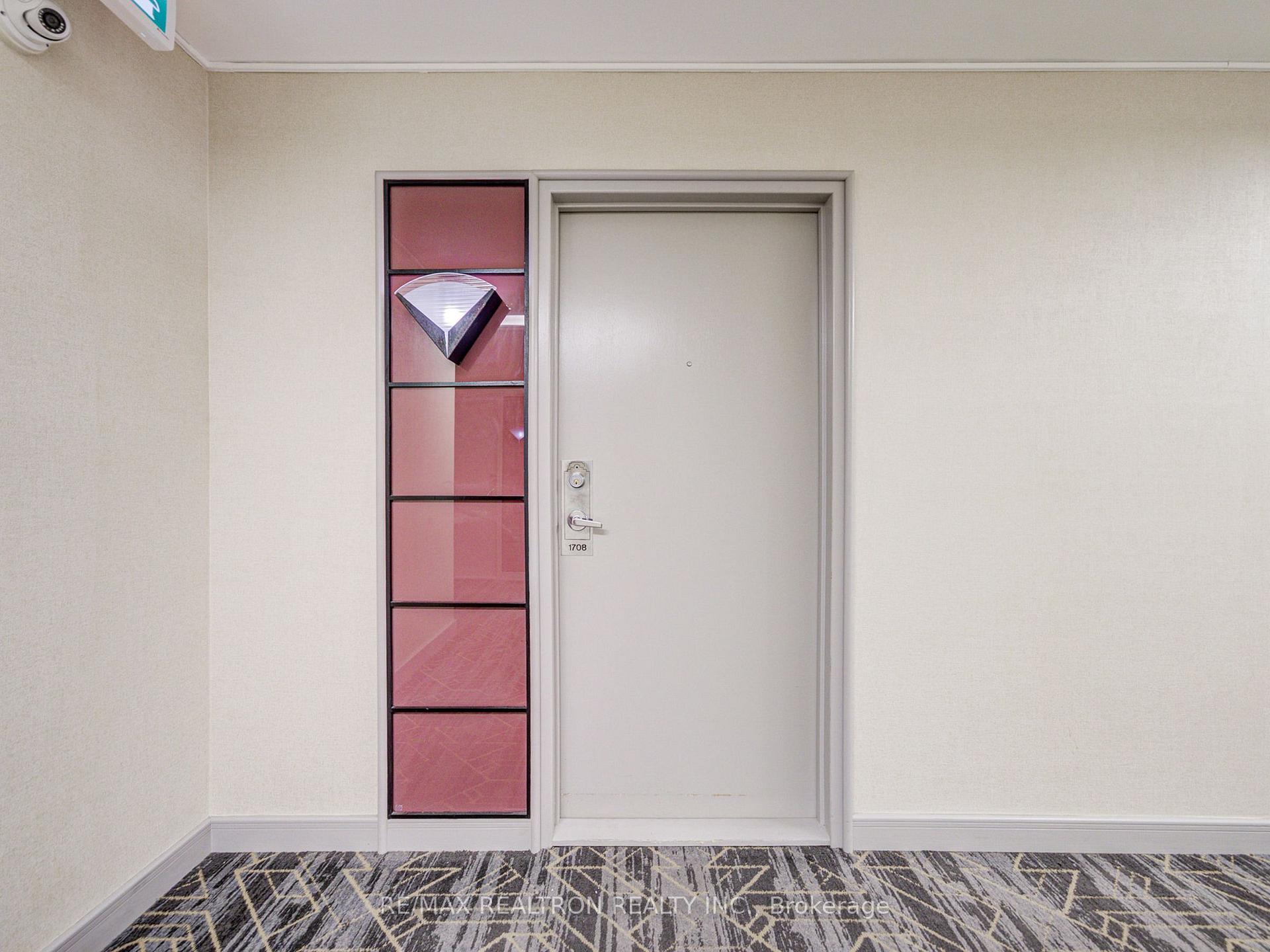 Photo 4 of Unit 1708, 88 Corporate Drive, Scarborough, Woburn — HOMEH