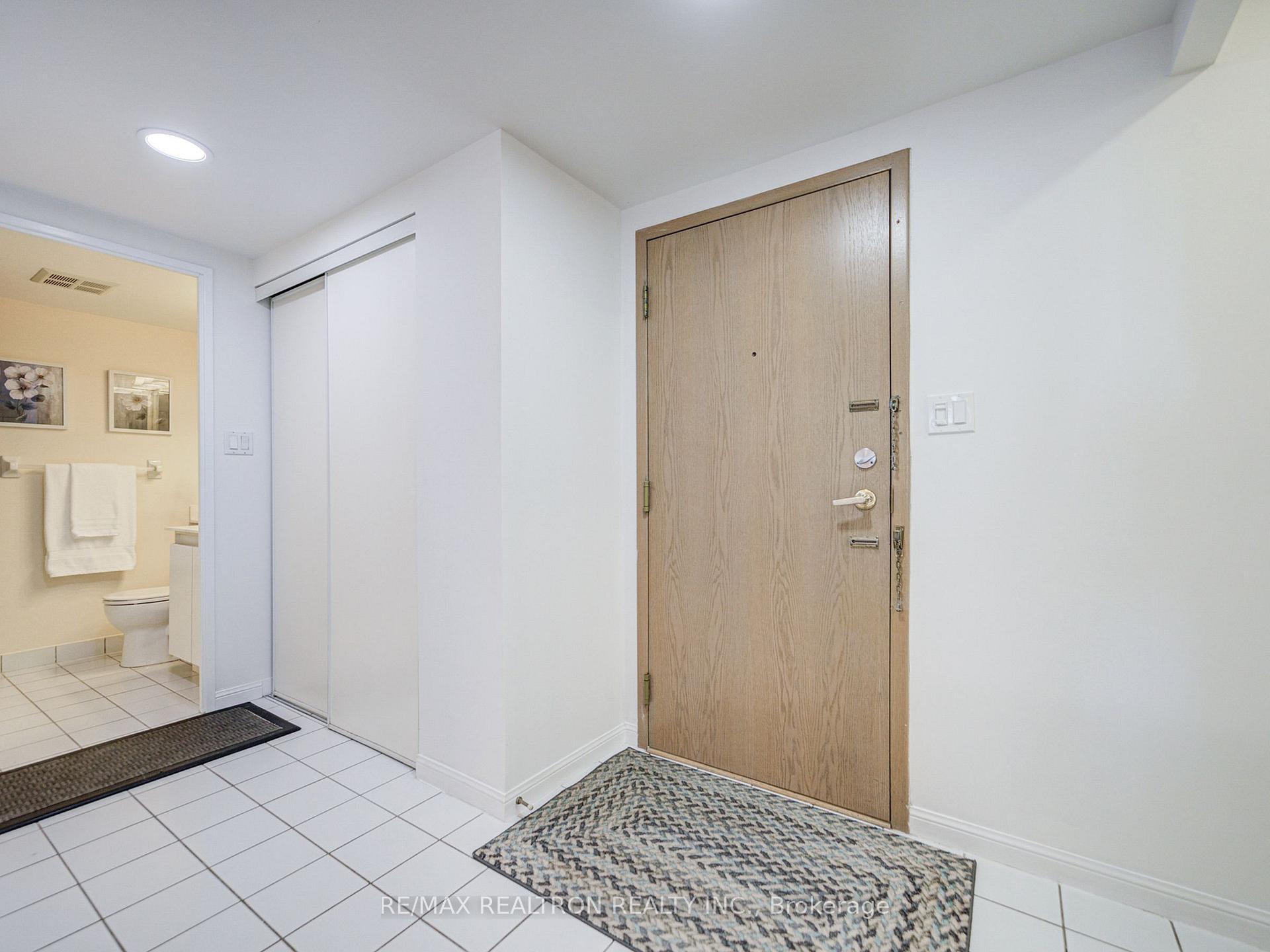 Photo 5 of Unit 1708, 88 Corporate Drive, Scarborough, Woburn — HOMEH