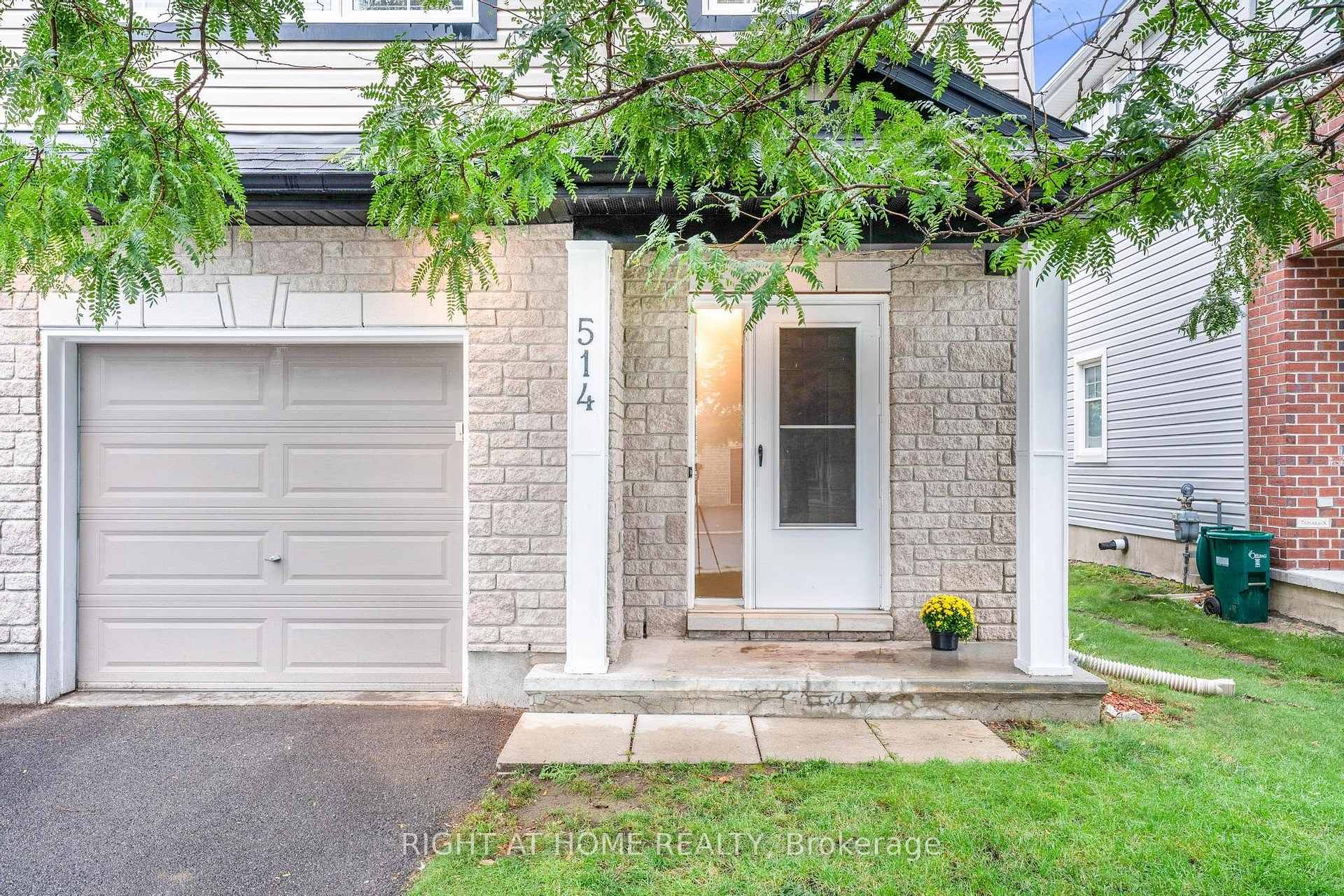 Photo 2 of 514 Cherokee Way, Ottawa, Stittsville (North) — HOMEH