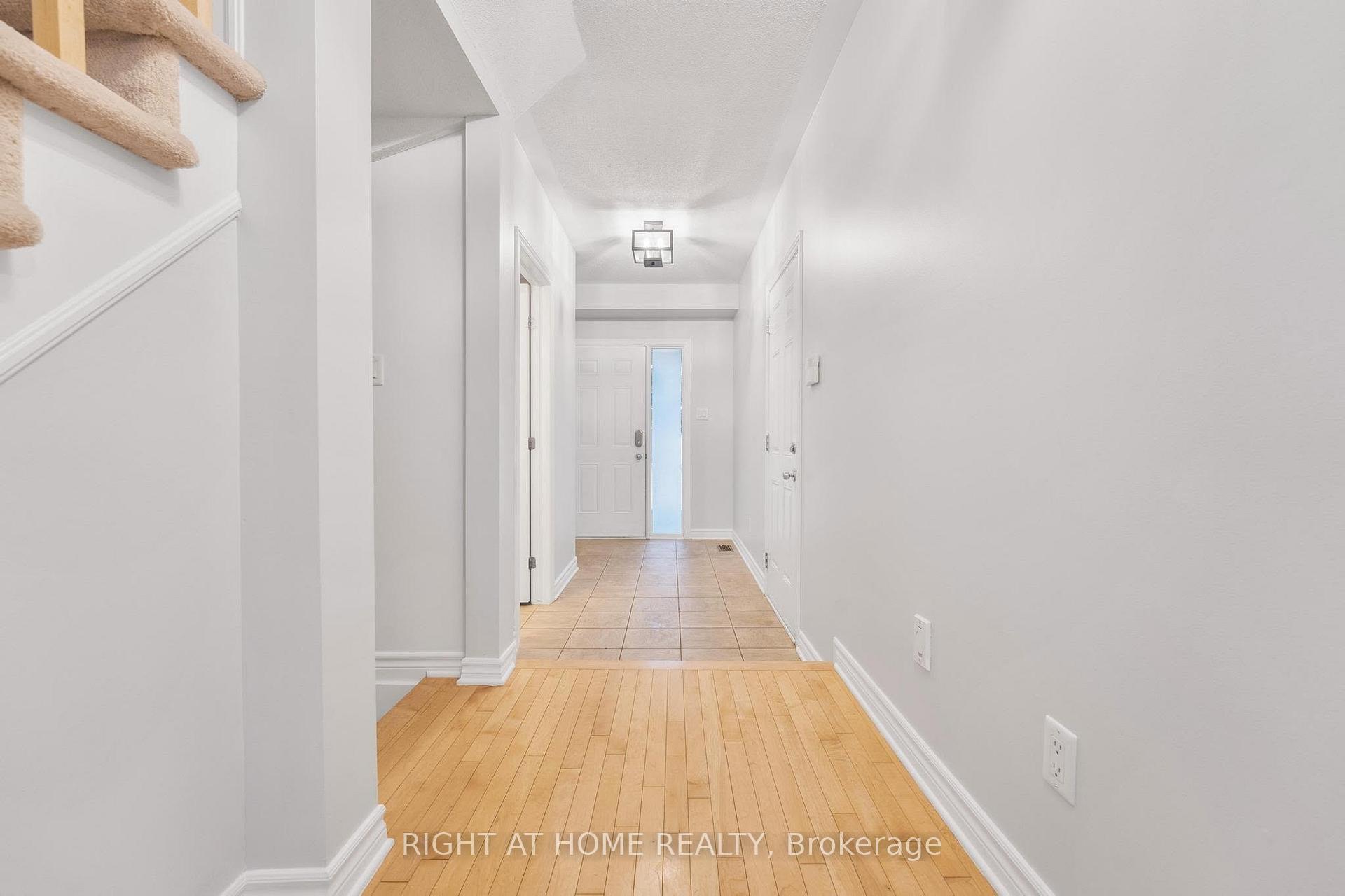 Photo 3 of 514 Cherokee Way, Ottawa, Stittsville (North) — HOMEH