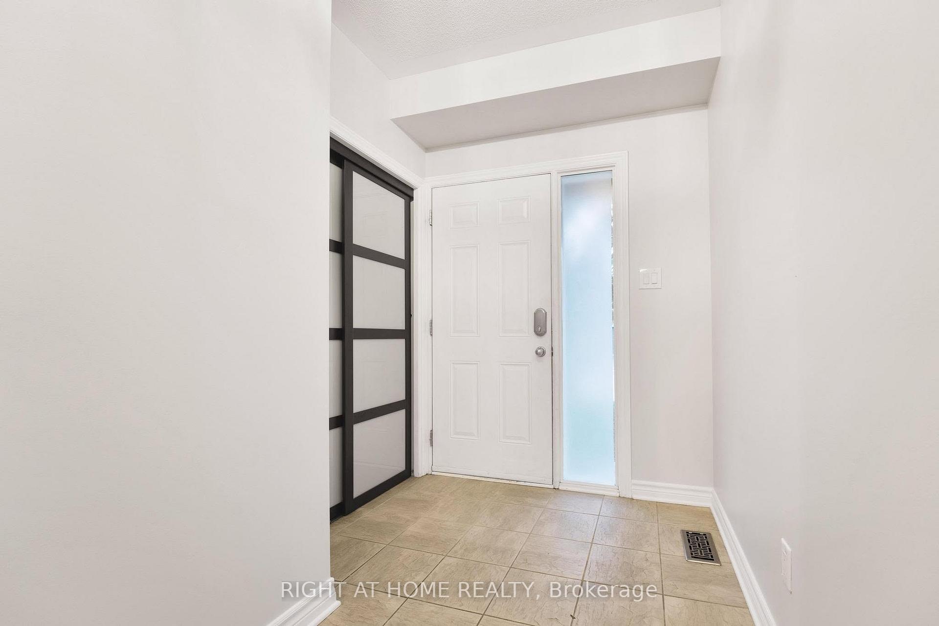 Photo 4 of 514 Cherokee Way, Ottawa, Stittsville (North) — HOMEH