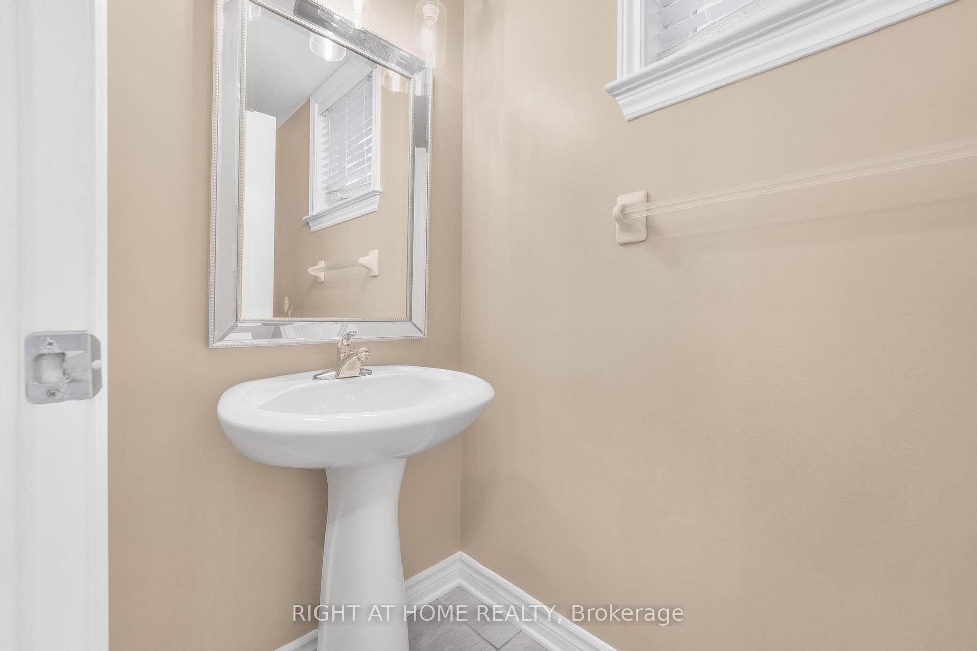 Photo 5 of 514 Cherokee Way, Ottawa, Stittsville (North) — HOMEH