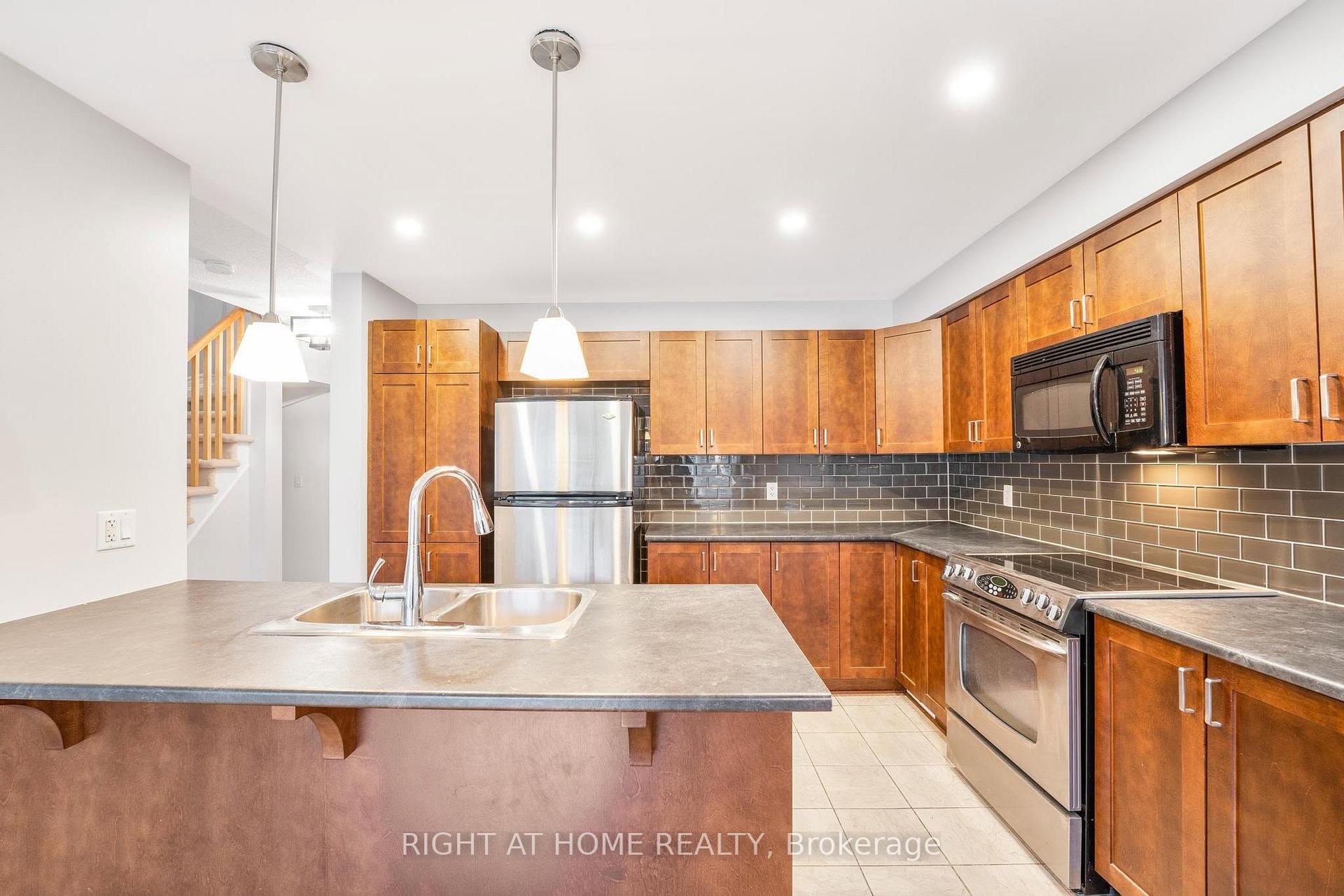 Photo 6 of 514 Cherokee Way, Ottawa, Stittsville (North) — HOMEH