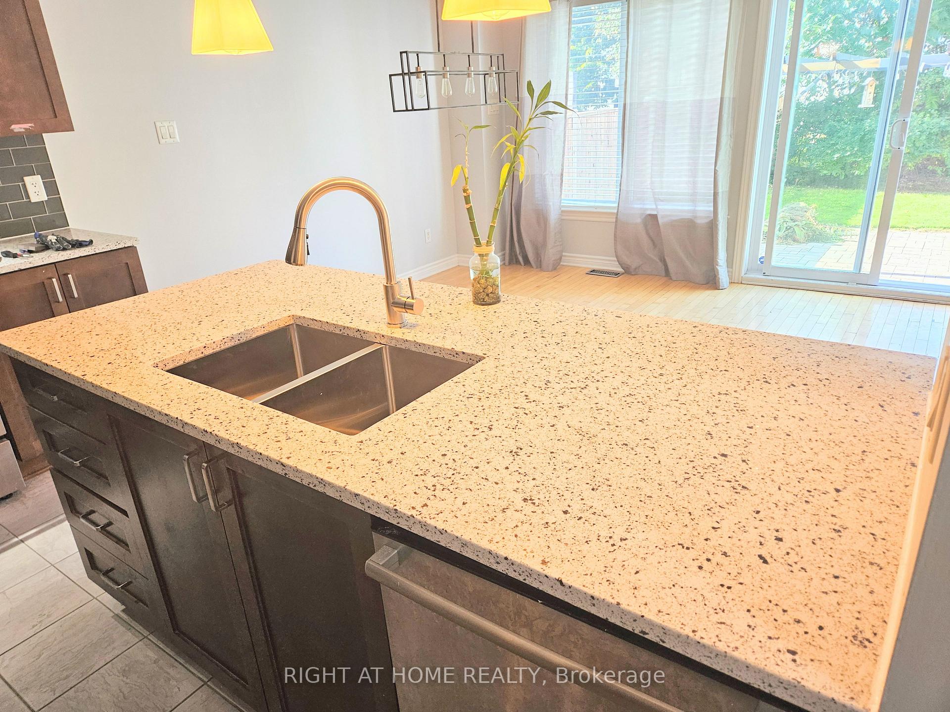 Photo 7 of 514 Cherokee Way, Ottawa, Stittsville (North) — HOMEH