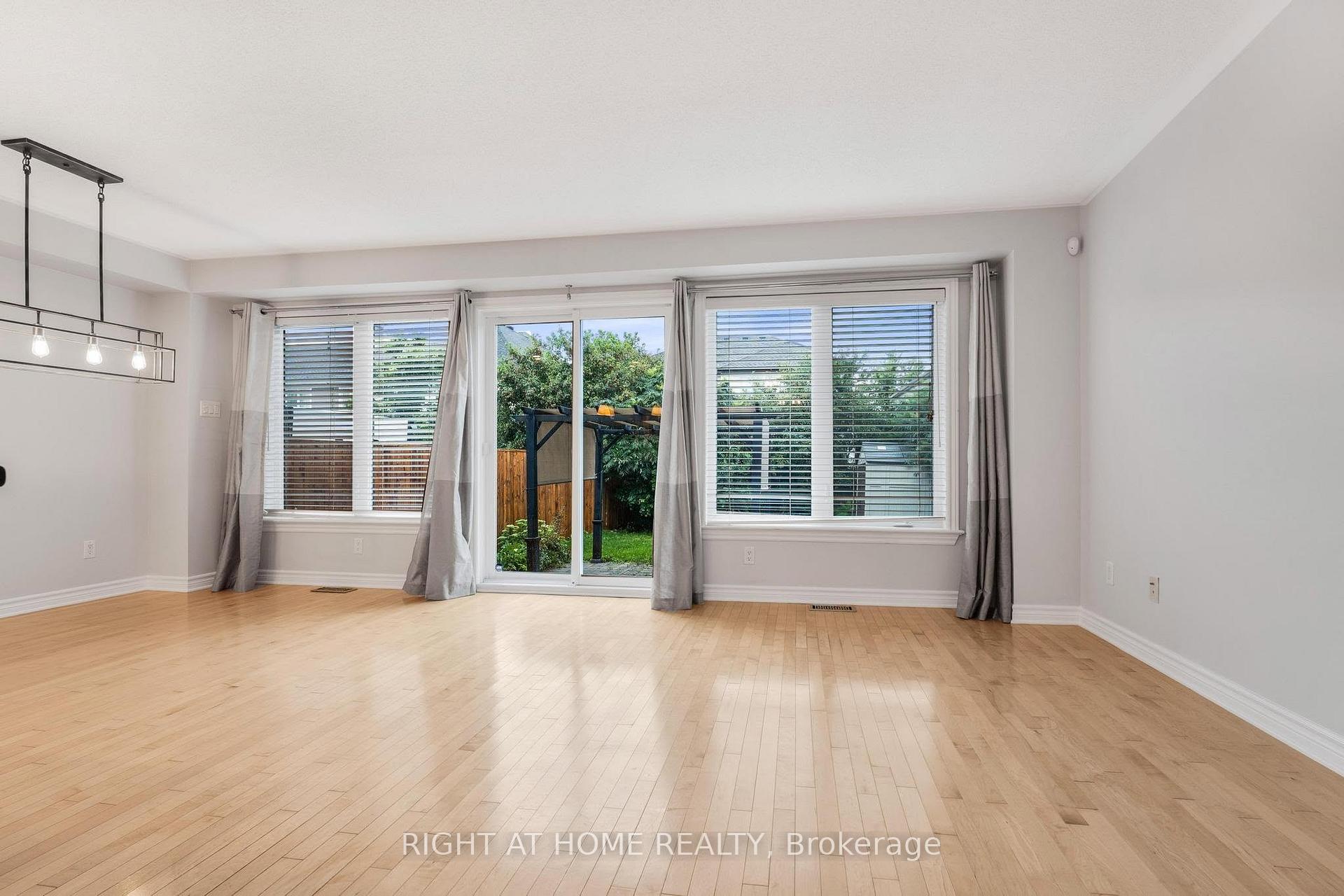 Photo 8 of 514 Cherokee Way, Ottawa, Stittsville (North) — HOMEH