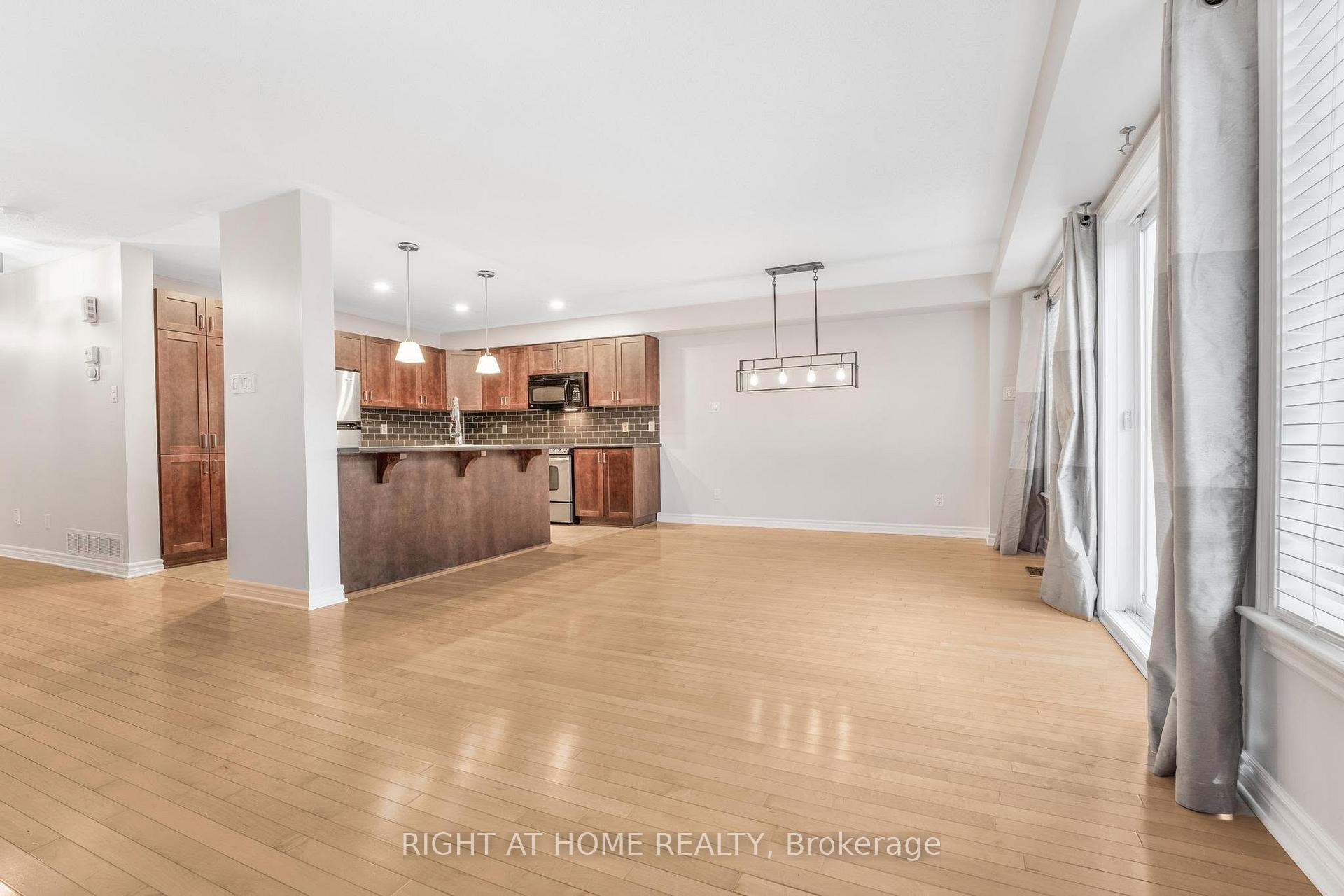 Photo 9 of 514 Cherokee Way, Ottawa, Stittsville (North) — HOMEH