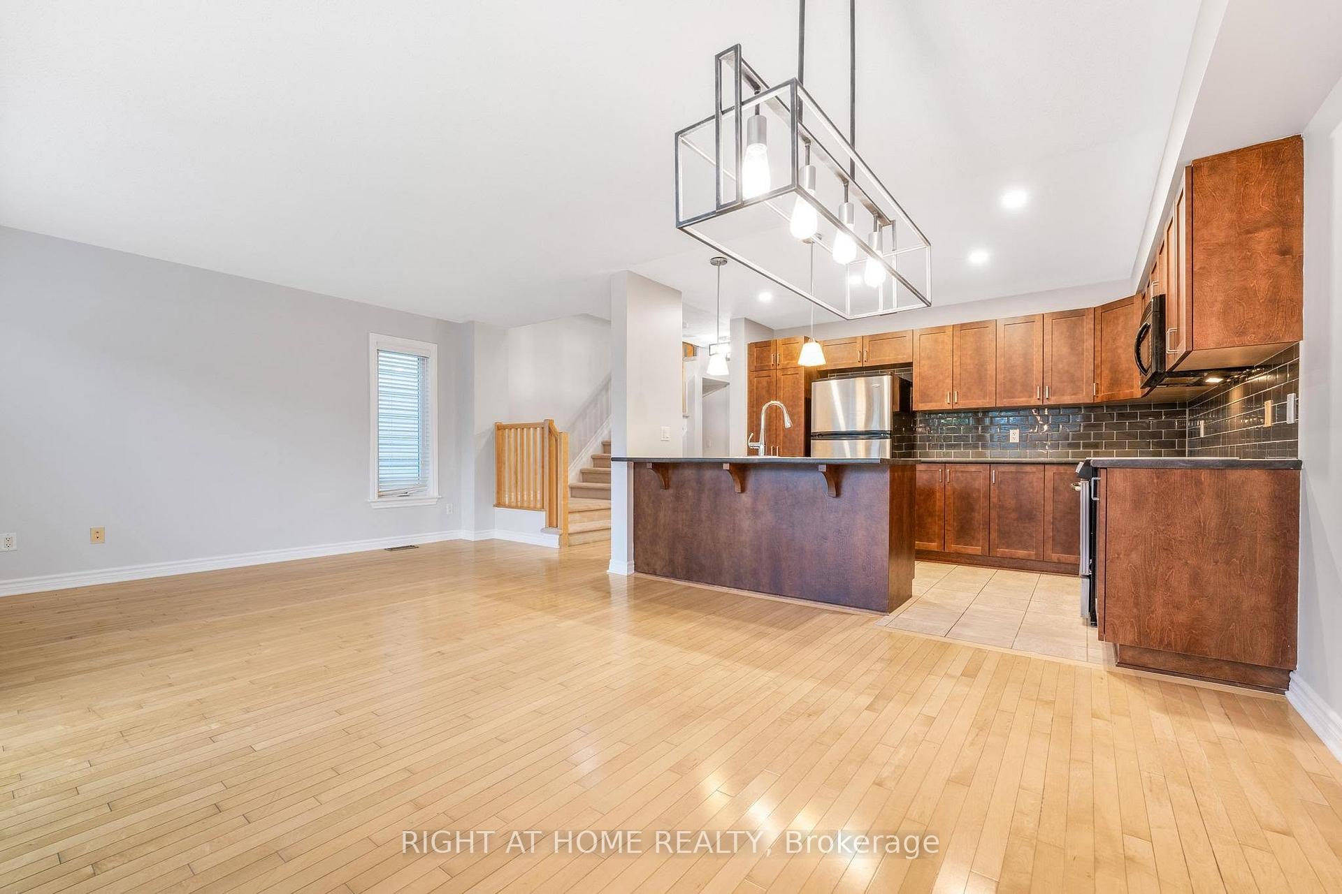 Photo 10 of 514 Cherokee Way, Ottawa, Stittsville (North) — HOMEH