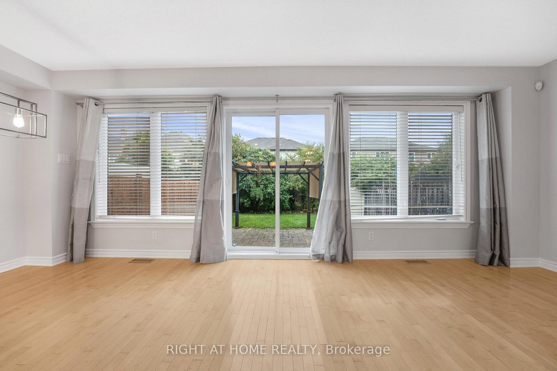 Photo 11 of 514 Cherokee Way, Ottawa, Stittsville (North) — HOMEH