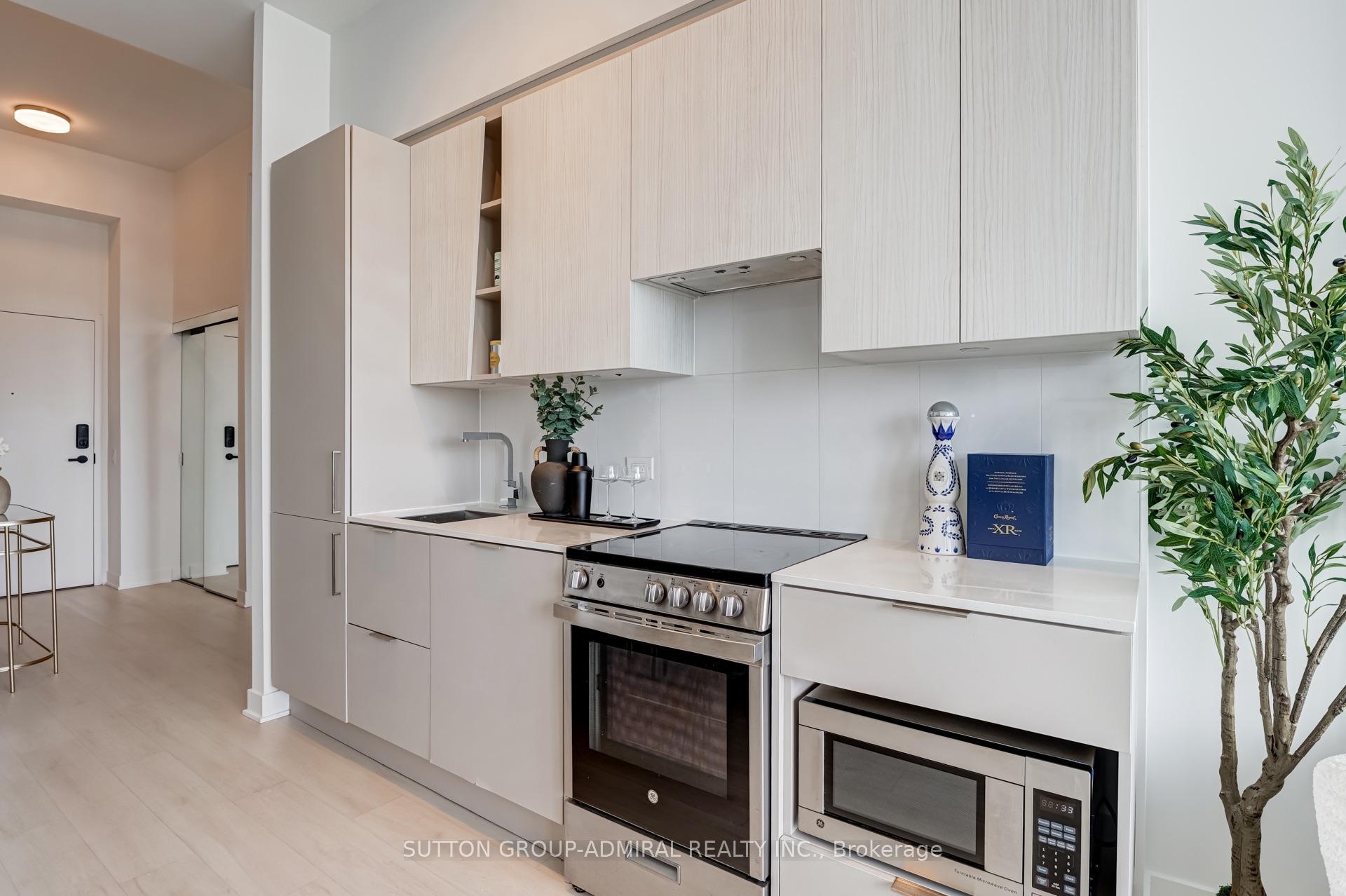 Photo 7 of Unit 2401, 3900 Confederation Parkway, Mississauga, City Centre — HOMEH