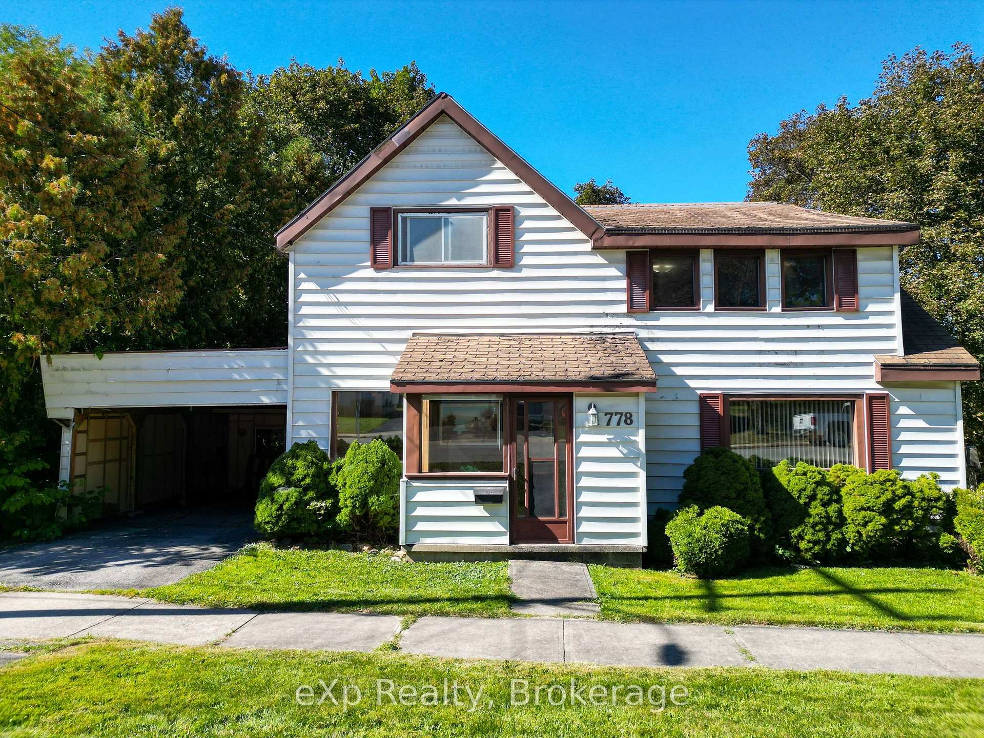 Photo of 778 8th Avenue E