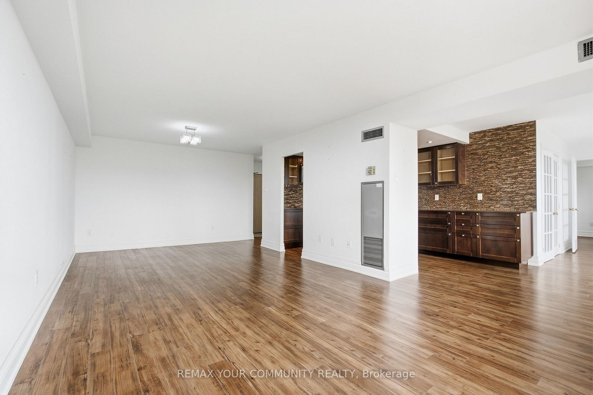 Photo 10 of Unit 402, 20 Harding Boulevard, Richmond Hill, North Richvale — HOMEH