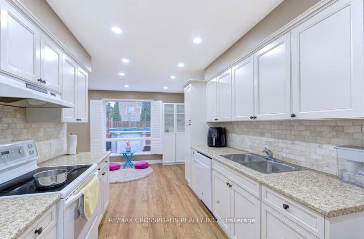 Photo 16 of 11 Murkar Crescent, Whitby, Blue Grass Meadows — HOMEH